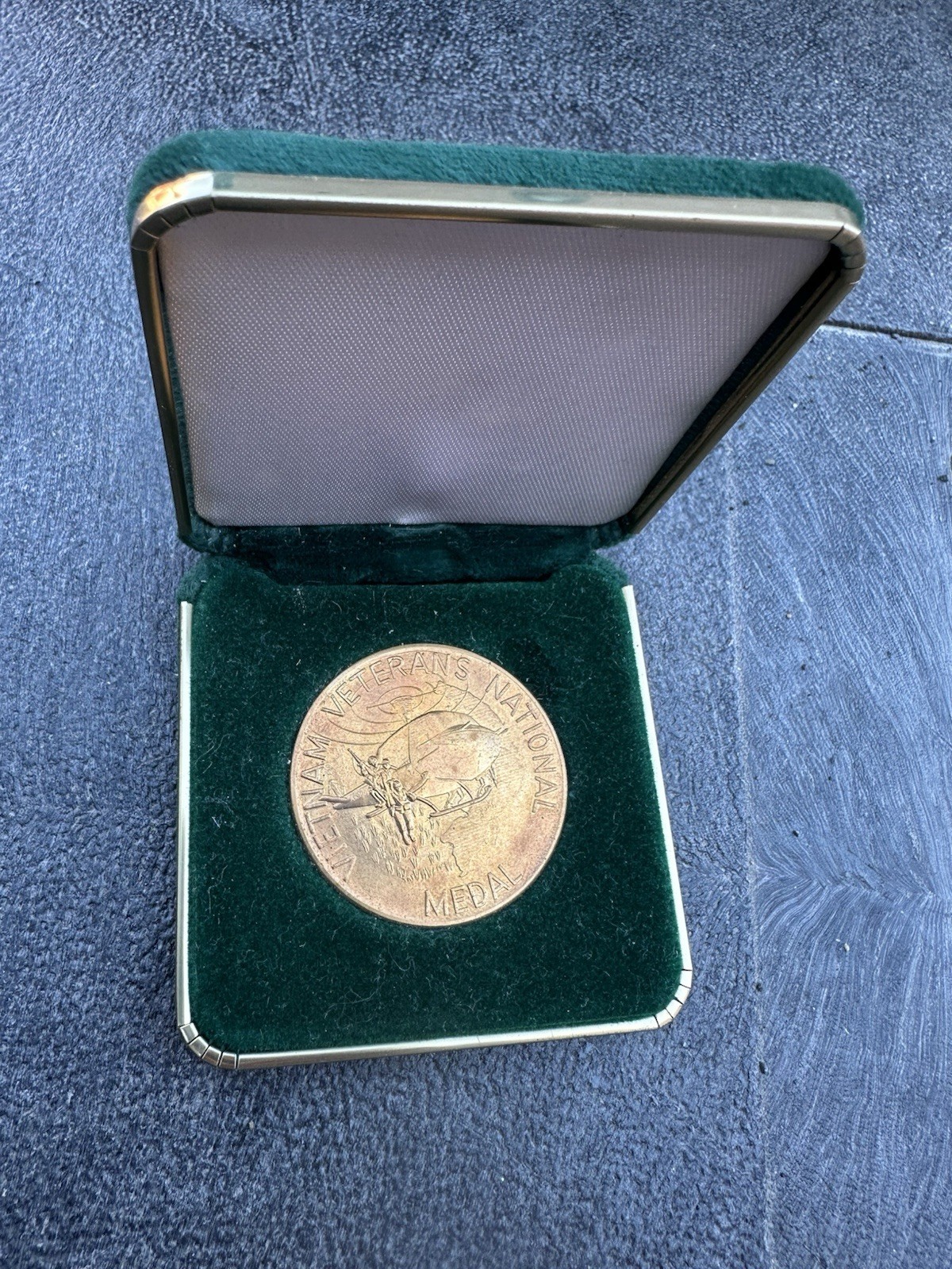 1984 Vietnam Veterans Coin In Green Box 1984 Vietnam Veterans Coin In Green Box