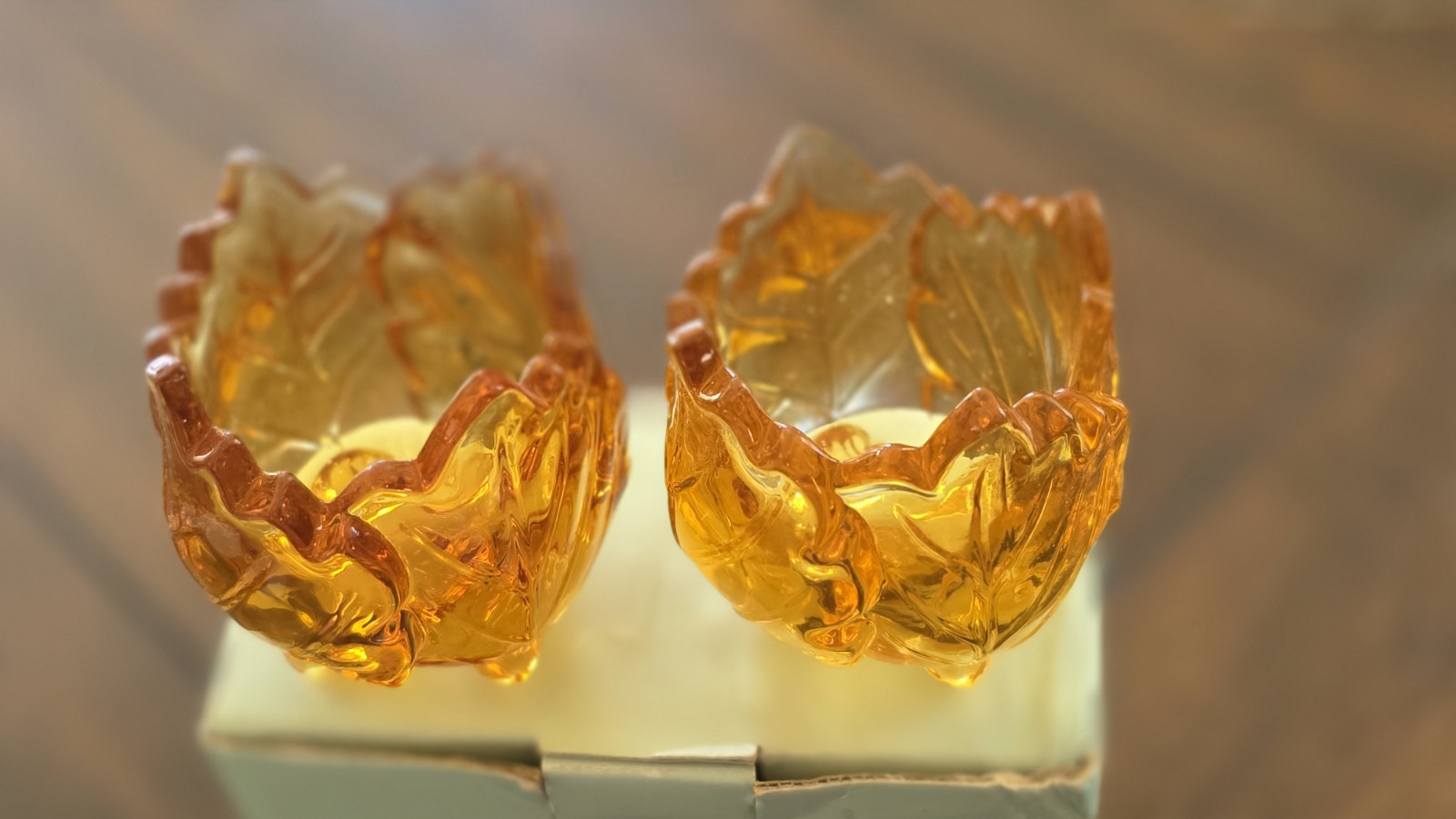 PartyLite Footed Oak Leaf Votive Pair Amber Glass Candle Holders Original Box