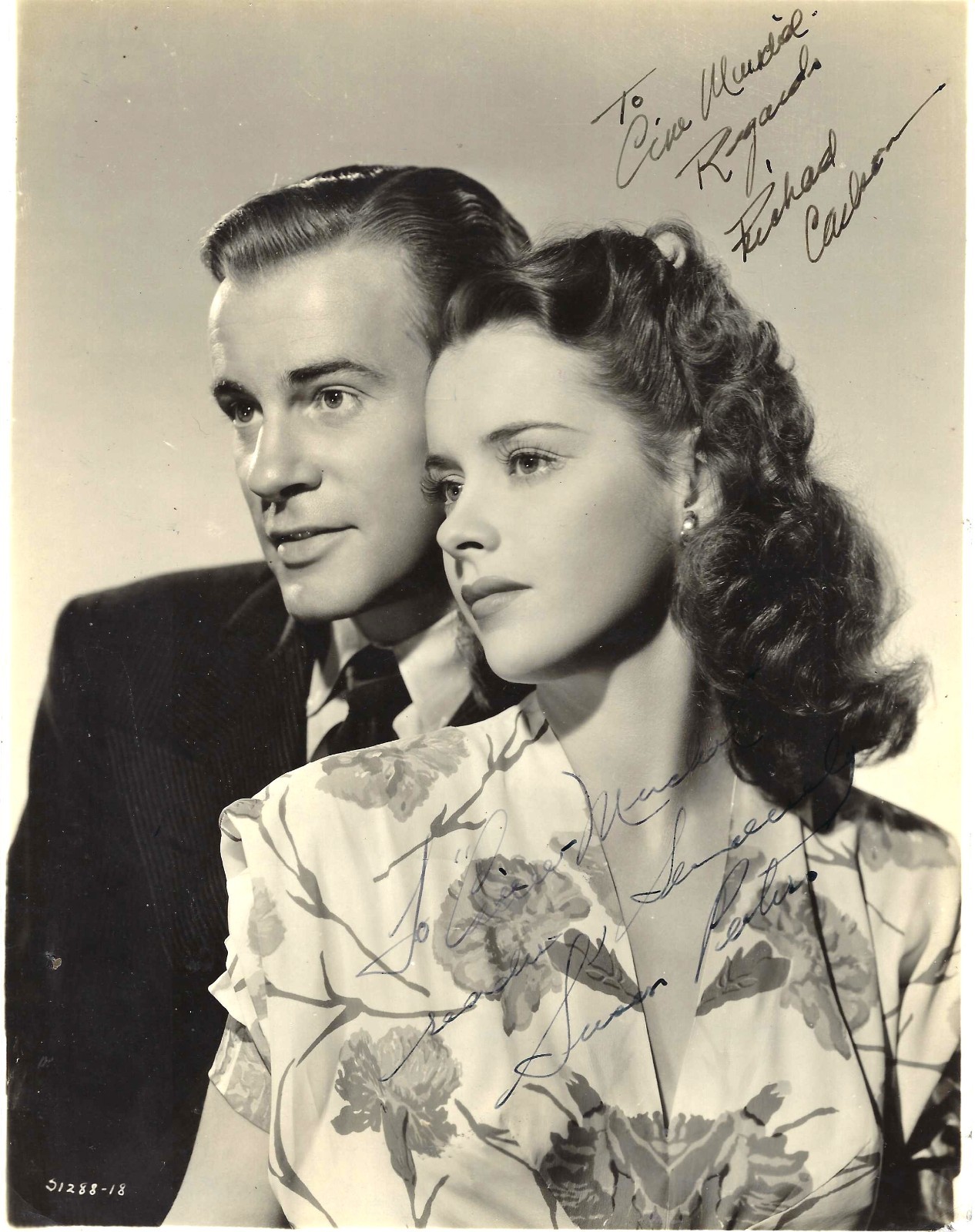 AMERICAN ACTORS RICHARD CARLSON & SUSAN PETERS, SIGNED VINTAGE STUDIO PHOTO