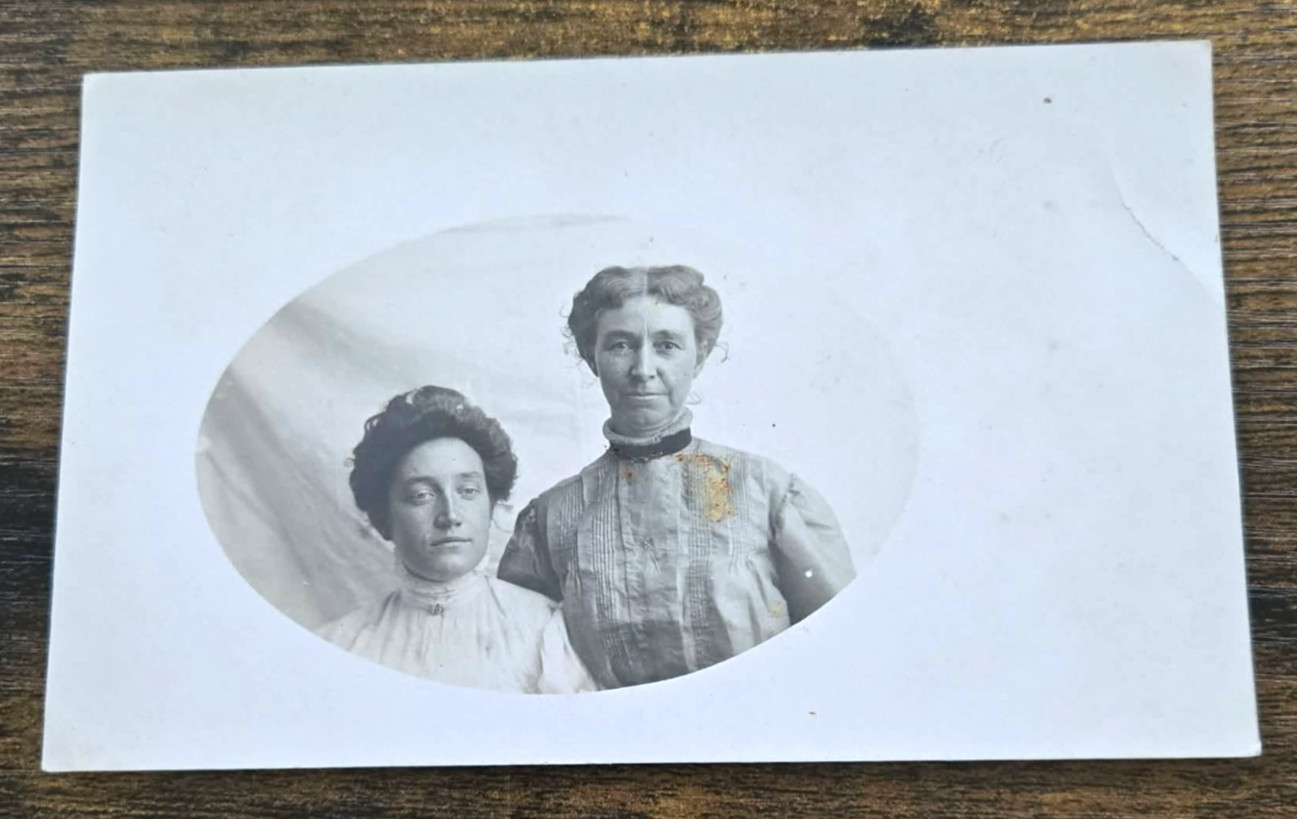 1920s RPPC Oval Vignette Two Women Real Photo Antique Postcard Unposted 1920s RPPC Oval Vignette Two Women Real Photo Antique Postcard Unposted
