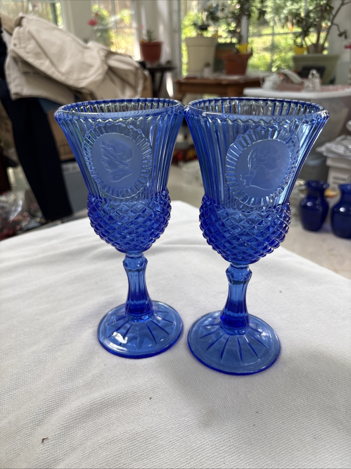 Vintage 1976 Avon Fostoria Cobalt Blue George & Martha Washington Goblet Pair Se Vintage 1976 Avon Fostoria Cobalt Blue George & Martha Washington Goblet Pair Se