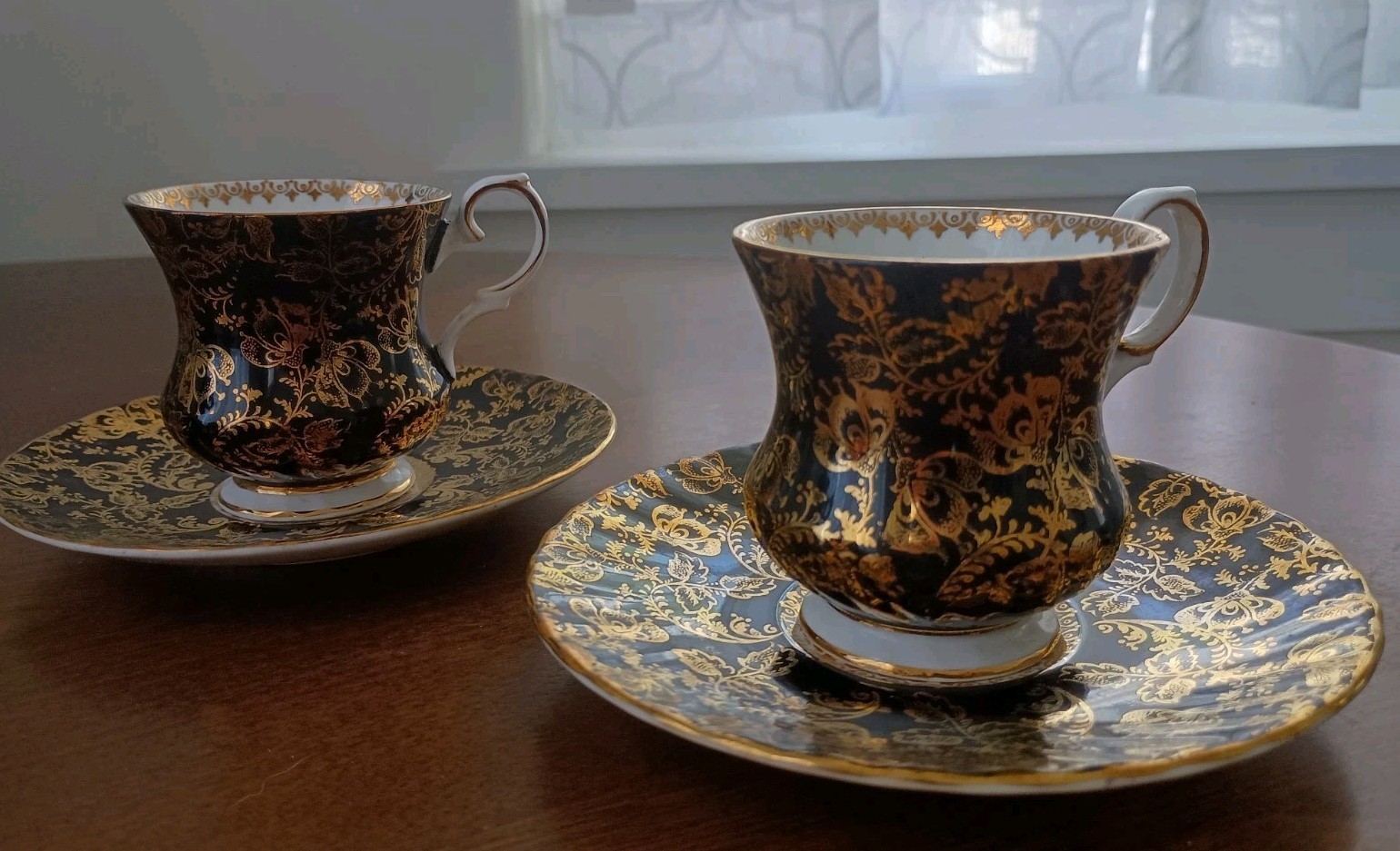 Pair of 2 Black Gilt Elizabethan Fine Bone  China Cups & Saucers 