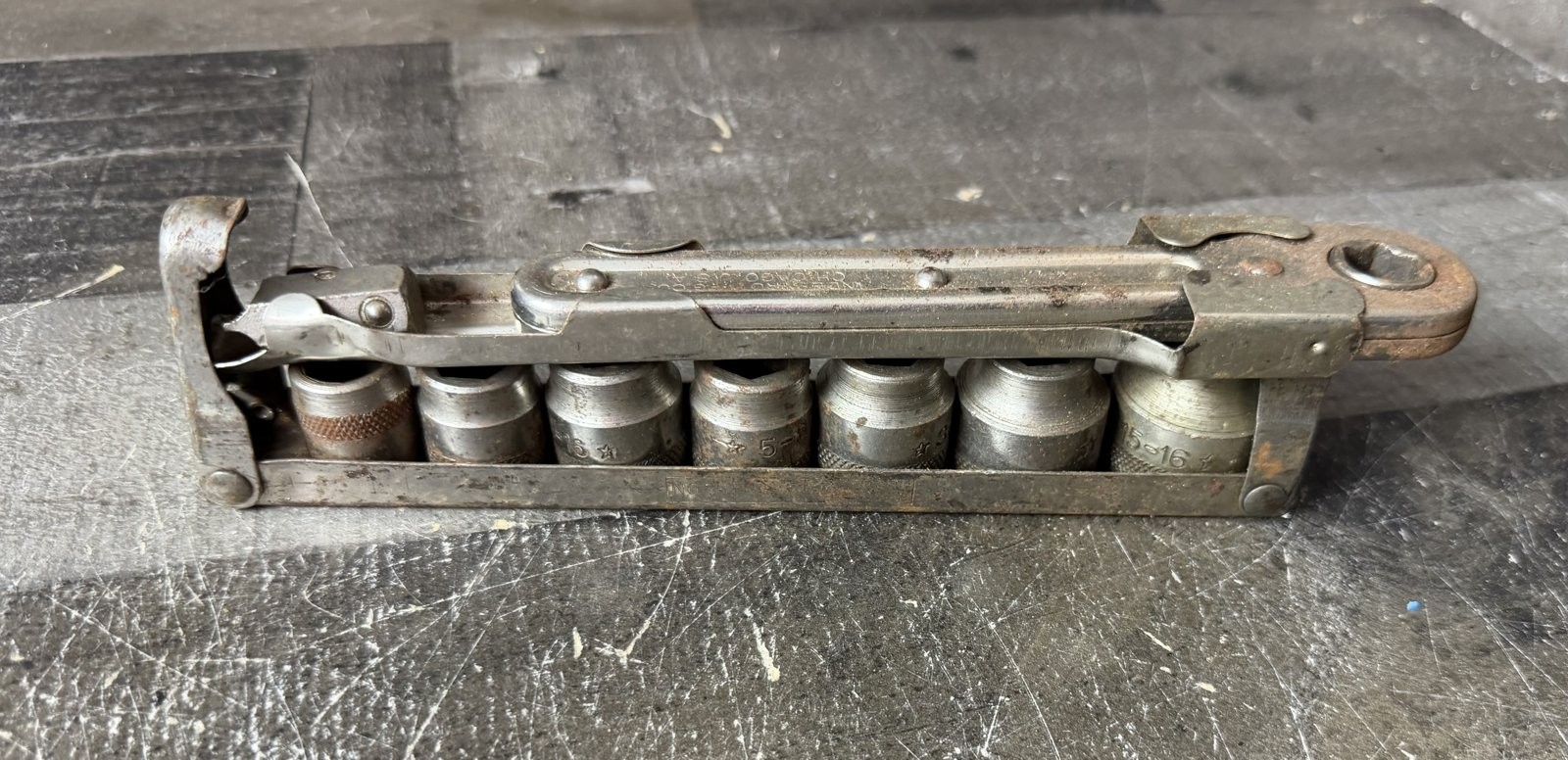 Vintage Indestro Chicago Pocket Socket Set Ratchet Folding Case 1/2-15/16 SAE Vintage Indestro Chicago Pocket Socket Set Ratchet Folding Case 1/2-15/16 SAE
