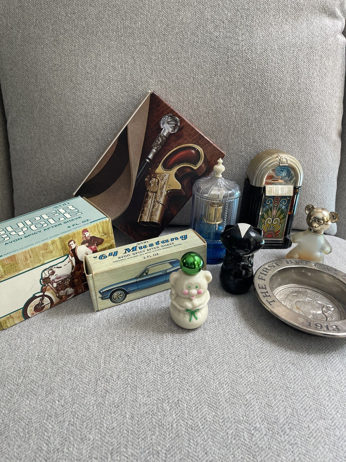 Lot Vintage 70s Avon Collectible Perfume Cologne Bottles Jukebox Bears Mustang Lot Vintage 70s Avon Collectible Perfume Cologne Bottles Jukebox Bears Mustang