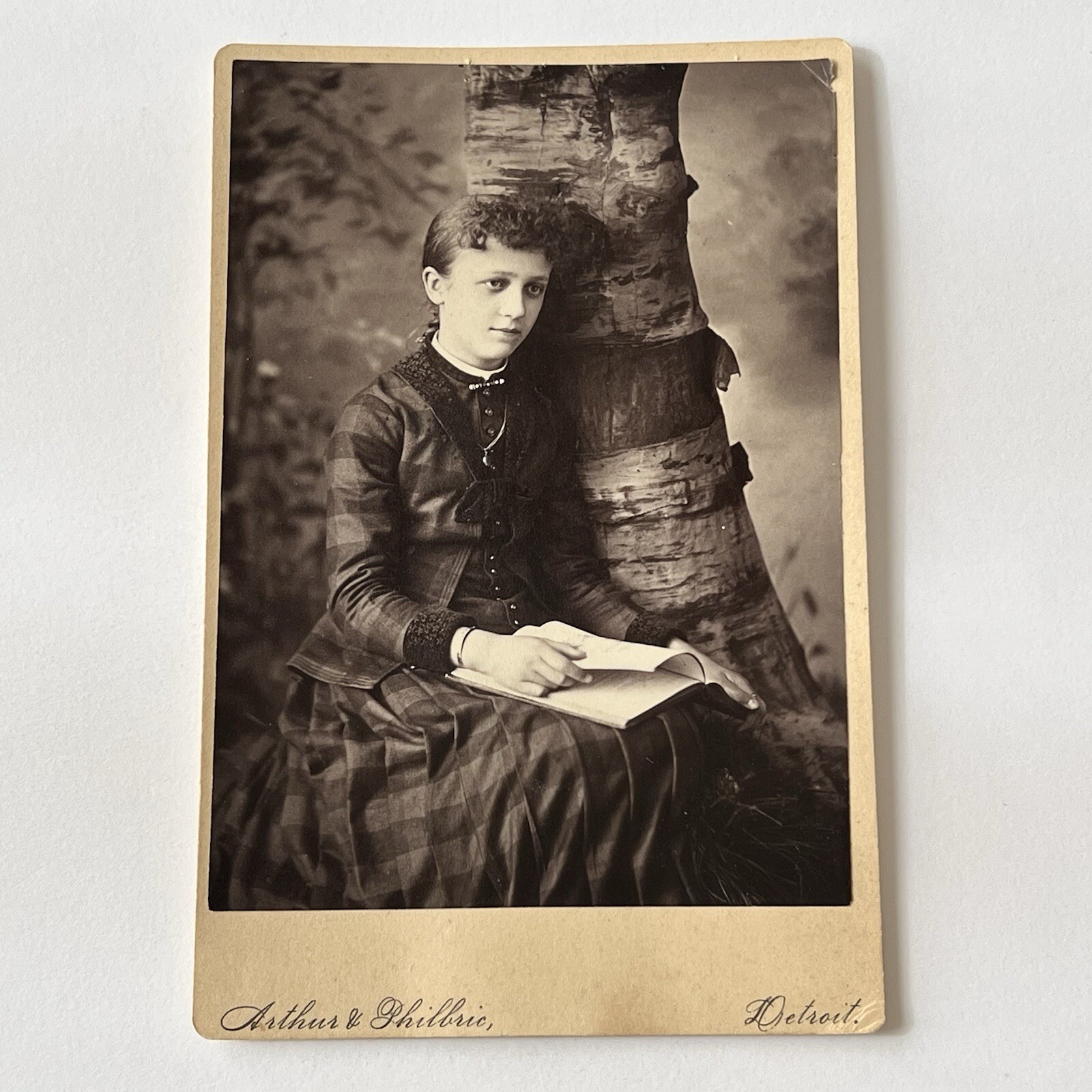 Antique Cabinet Card Photograph Teen Girl Woman Tree Reading Book Detroit MI