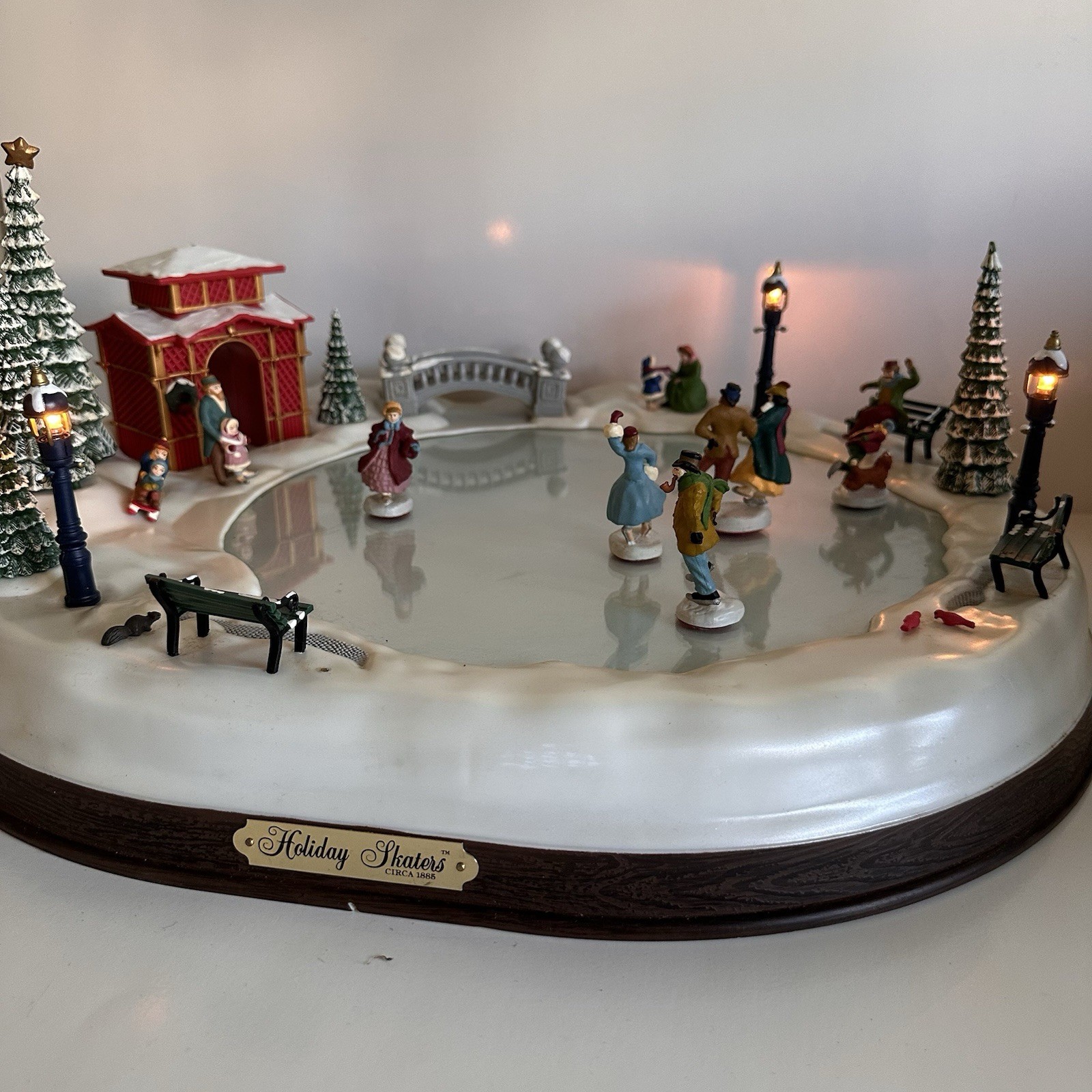 Mr Christmas Holiday Skaters Animated Musical Victorian 1995 Decoration -  Video