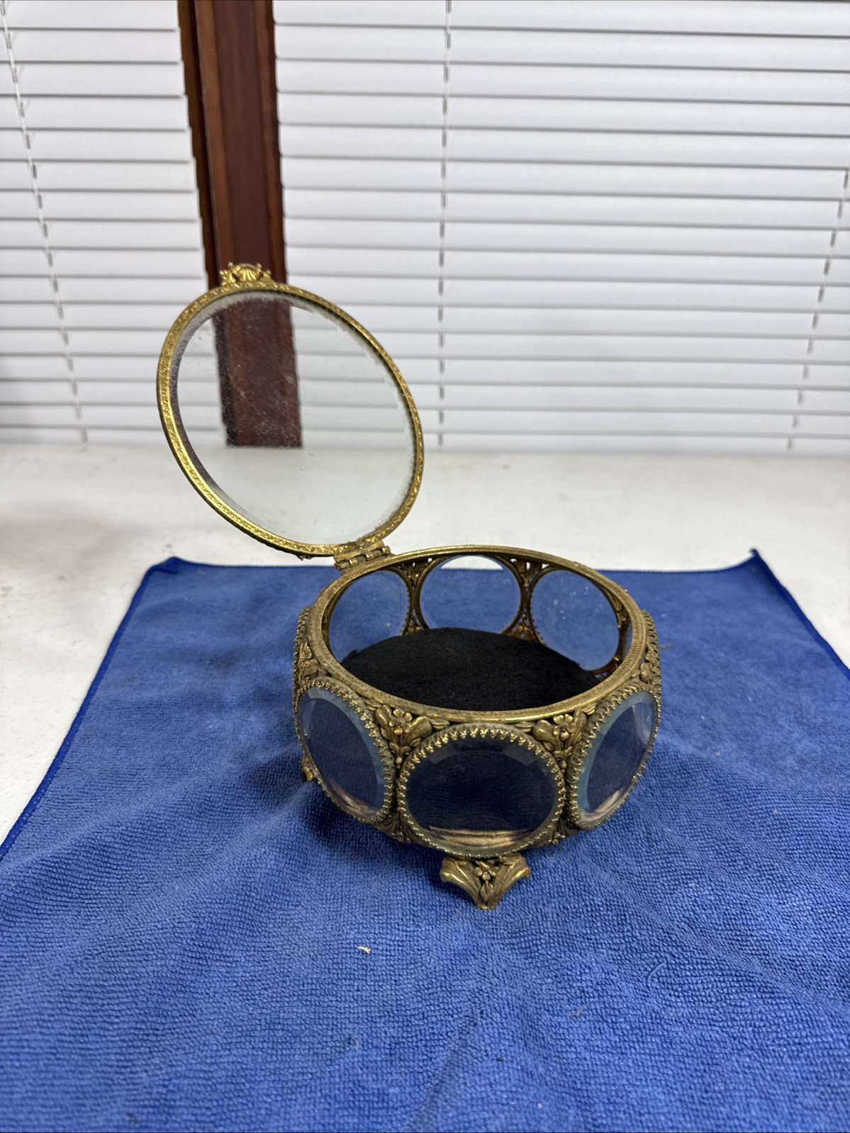 Vintage Hollywood Regency Gold Ormolu Beveled Glass Jewelry Casket Box Filigree Vintage Hollywood Regency Gold Ormolu Beveled Glass Jewelry Casket Box Filigree