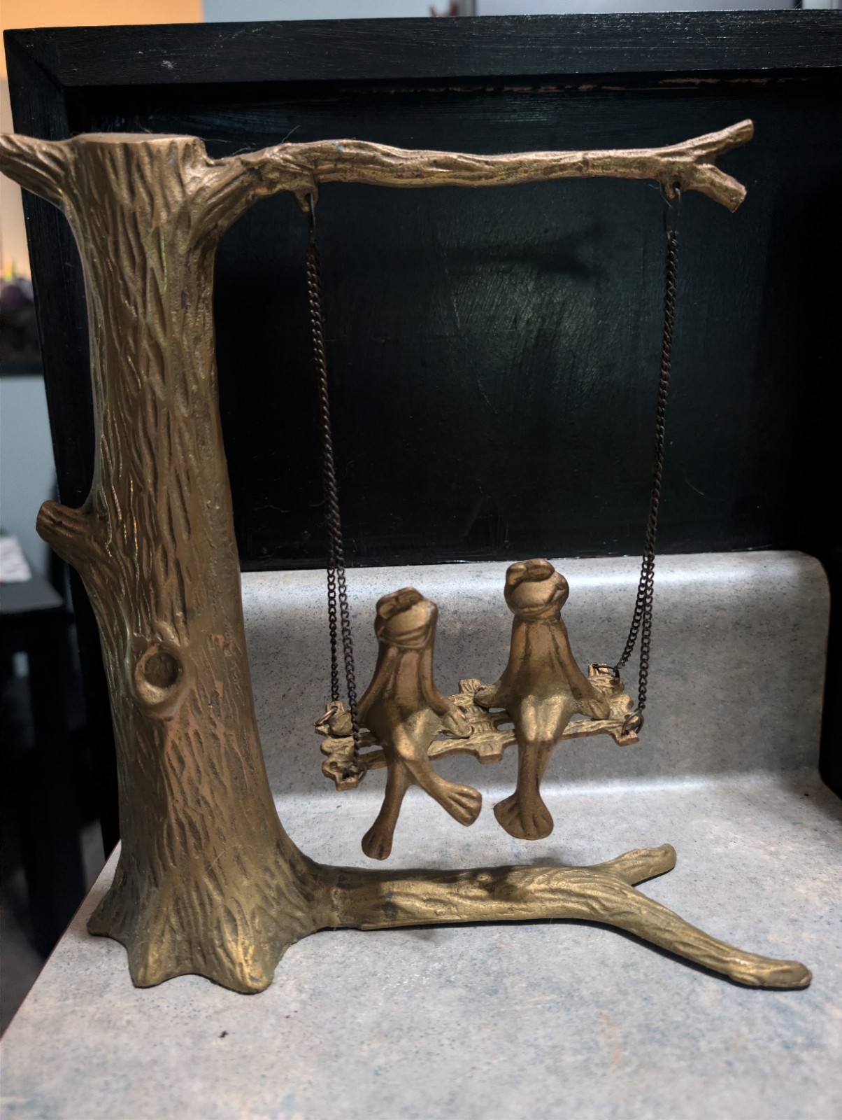 VTG BRASS LOVE FROGS ON TREE SWING SCULPTURE FIGURINE 10