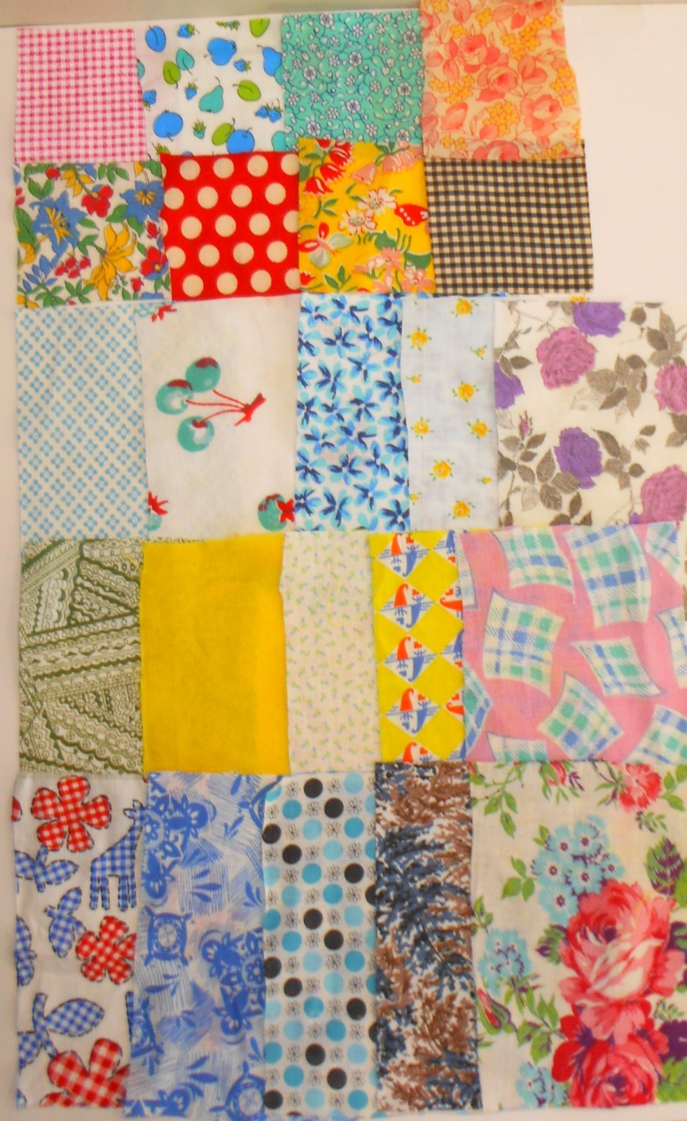 25 Vintage Feed Sack Fabric Pieces -No Duplicates- 15 @ 4 1/2\