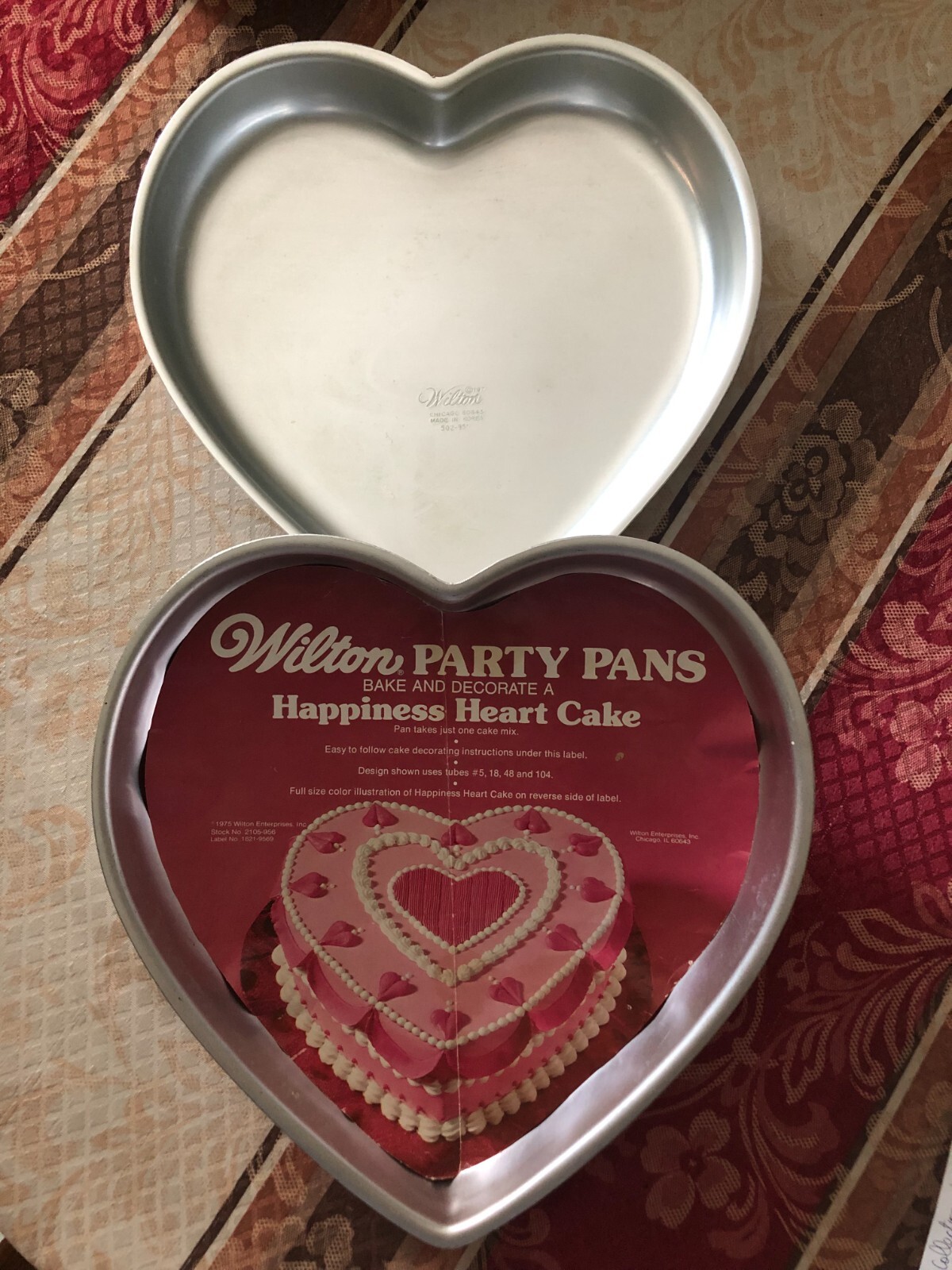 Vint. Set 2 Heart Wilton Party Pans Vint. Set 2 Heart Wilton Party Pans