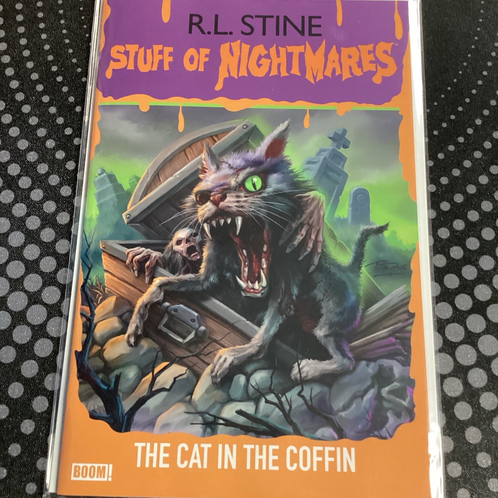 NYCC Stuff Of Nightmares The Cat In The Coffin #1 Glow In The Dark Variant