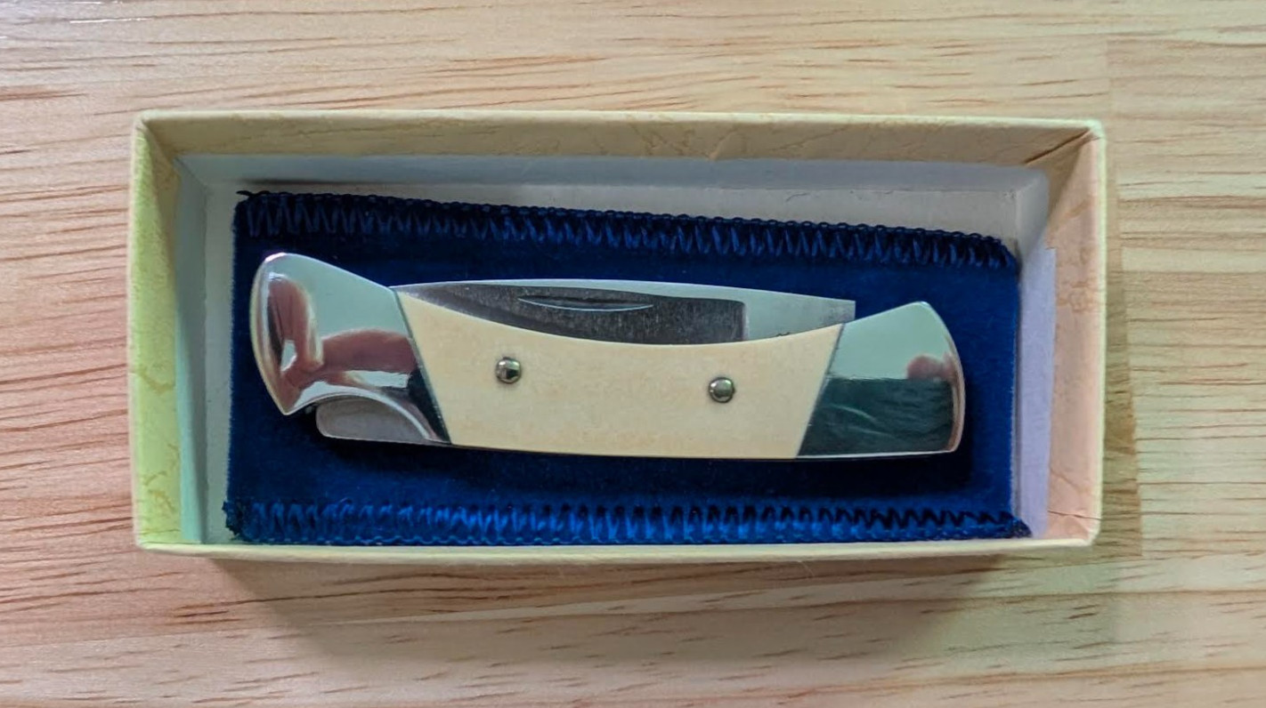 1979 Buck Knives 506 Lady Buck White Micarta Inlay Vintage