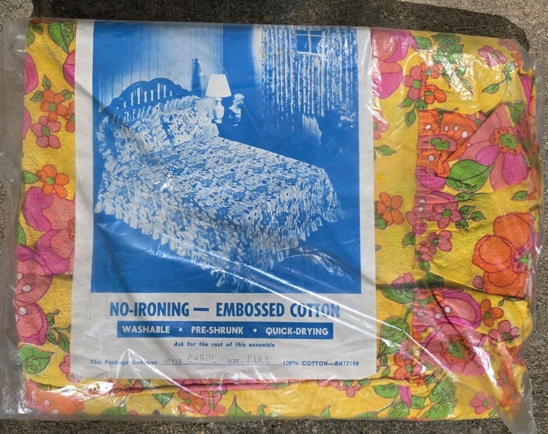 Vintage 1960s  Flower Power Bedspread MOD Full Size Coverlet NOS RARE SEALED