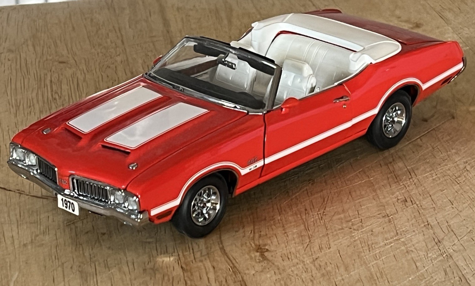 Franklin Mint 1:24 Oldsmobile 442 Convertible Diecast Model Car Red/White Franklin Mint 1:24 Oldsmobile 442 Convertible Diecast Model Car Red/White
