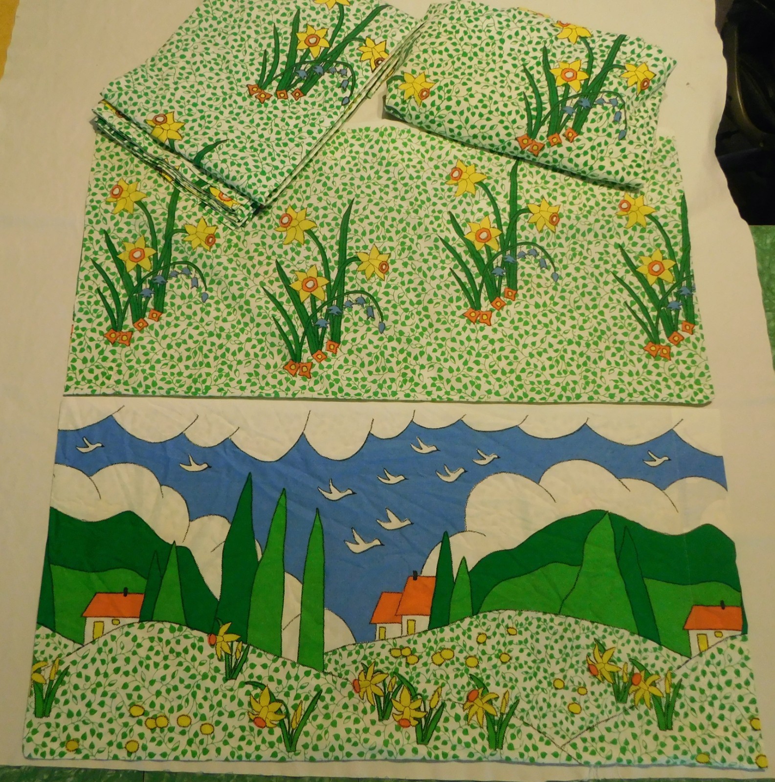 VTG 1970s UTICA CA KING SHEET SET DAFFODILS IVY MOD LANDSCAPE FLOWER POWER HTF
