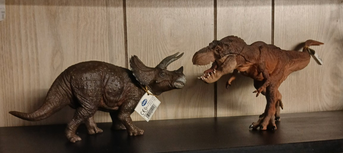 Papo: Running Brown T-Rex with movable jaw, Triceratops