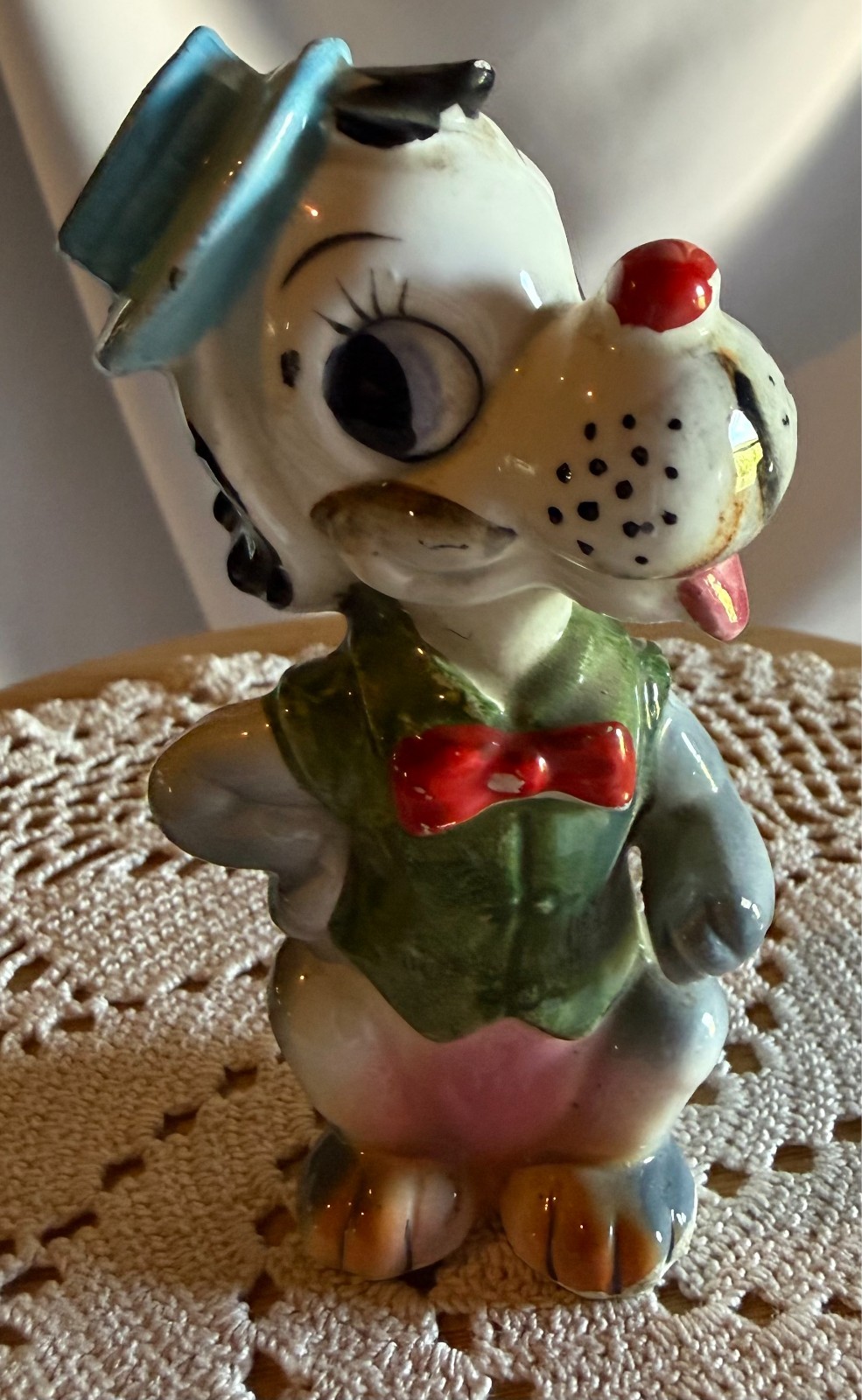 Vintage Artmark anthropomorphic dog figurine pepper shaker \ Vintage Artmark anthropomorphic dog figurine pepper shaker \