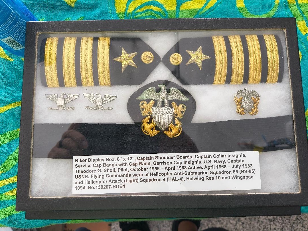 Vtg US Navy Captain Named Pilot Insignia Grouping HAL-4 HS-85 Riker Display Box Vtg US Navy Captain Named Pilot Insignia Grouping HAL-4 HS-85 Riker Display Box