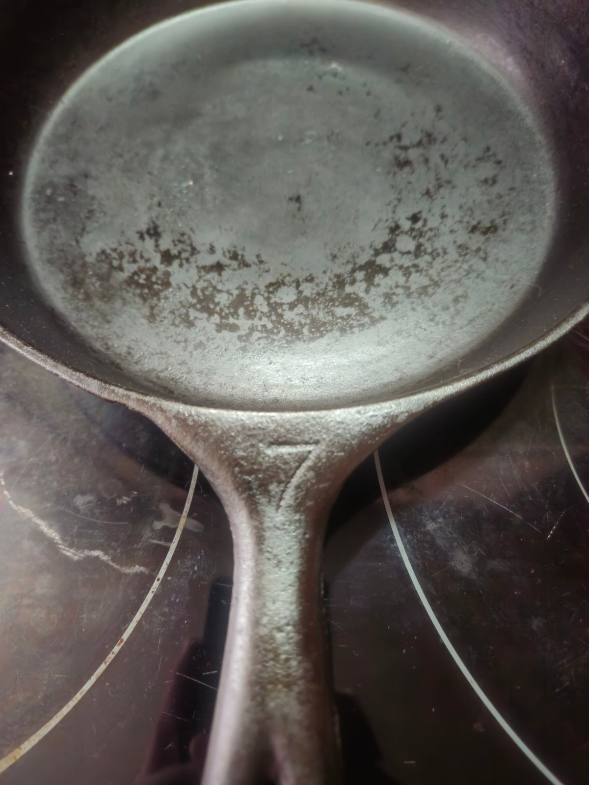 Cast Iron Skillet #7, Sits Flat, unknown maker