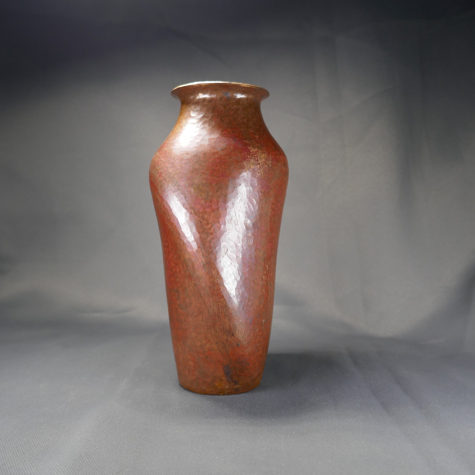 Vintage Mid-Century Hammered Copper Vase, Twisted Torcido Form, Fire Patina 7.5\ Vintage Mid-Century Hammered Copper Vase, Twisted Torcido Form, Fire Patina 7.5\