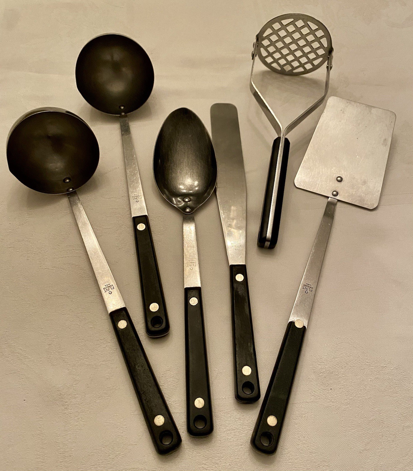 Vintage Flint Arrowhead Stainless Cooking Serving Utensils Set of 6 Black Handle Vintage Flint Arrowhead Stainless Cooking Serving Utensils Set of 6 Black Handle