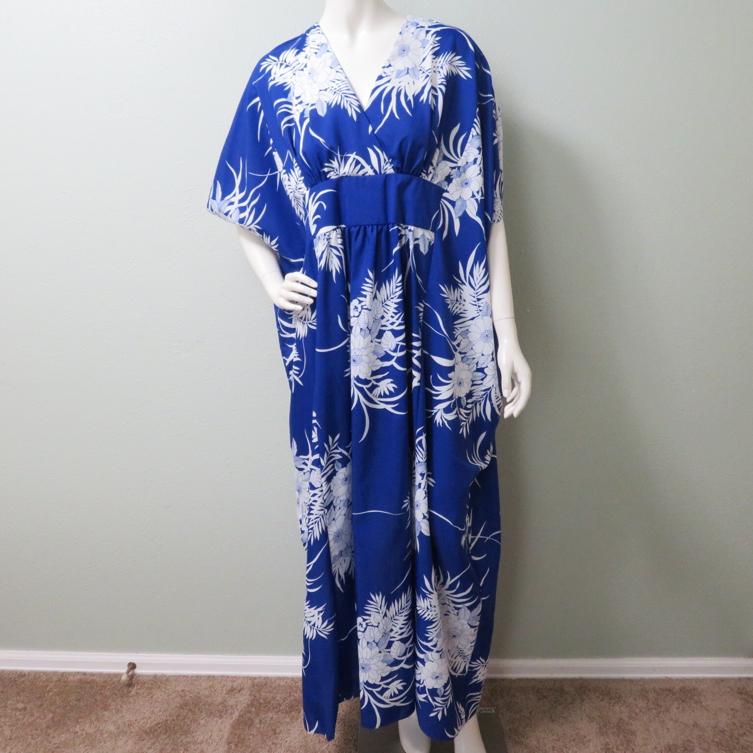 Vintage Hilo Hattie Maxi Dress MuuMuu Kimono Kaftan Hawaiian Tropical Floral Vintage Hilo Hattie Maxi Dress MuuMuu Kimono Kaftan Hawaiian Tropical Floral