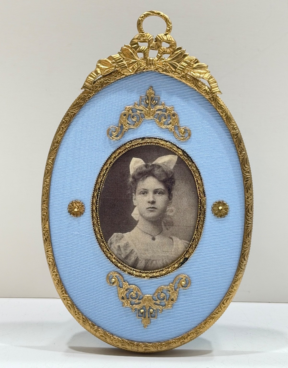 ANTIQUE C1900 PICTURE FRAME (3 3/4 ANTIQUE C1900 PICTURE FRAME (3 3/4