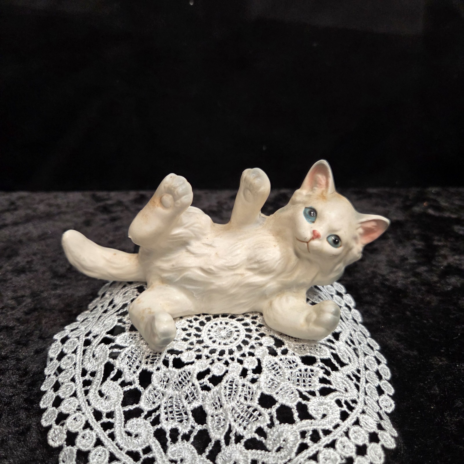 VINTAGE LEFTON WHITE PERSIAN PLAYFUL LYING CAT KITTEN FIGURINE #1513 Japan 1960s