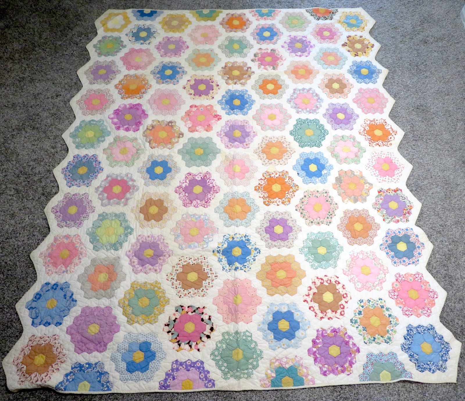 Vintage Handmade Quilt Grandma's Flower Garden Patchwork 1930's 