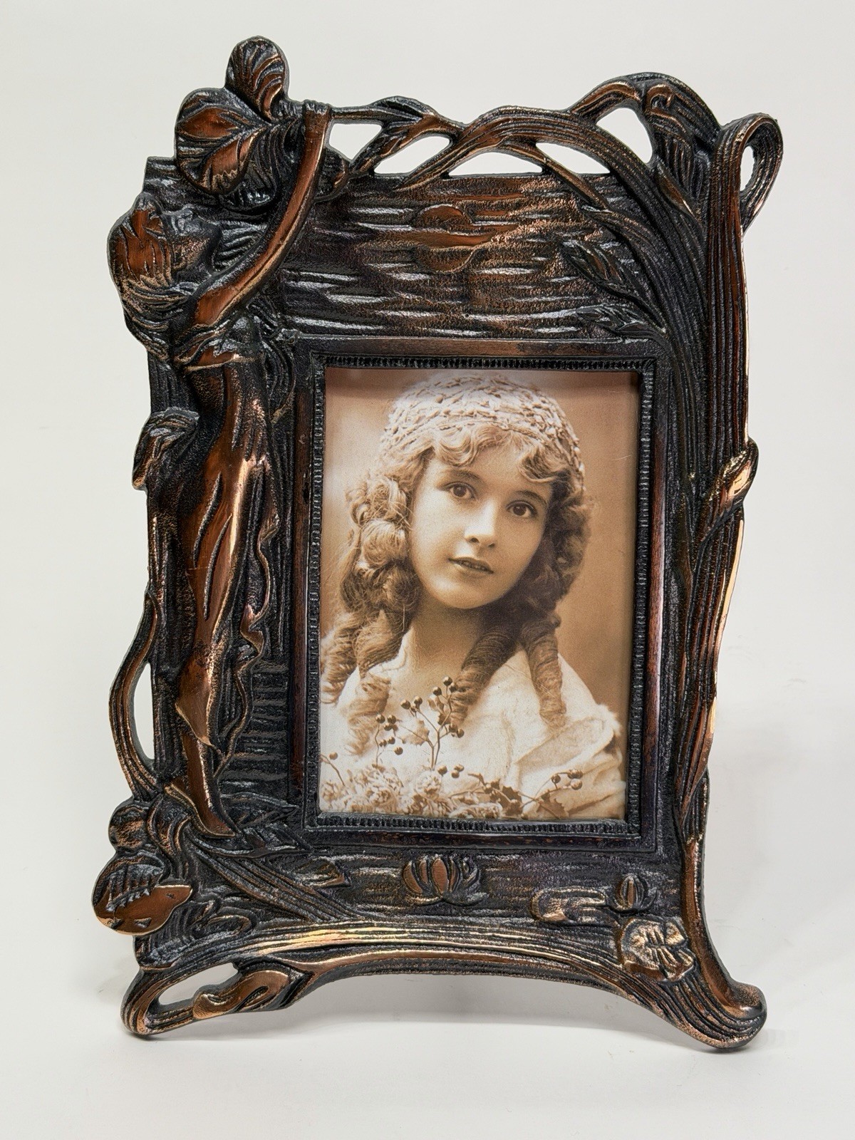 Art Nouveau Lady Picture Frame Cast Metal Bronze Finish Figural 4x6 Photo Size Art Nouveau Lady Picture Frame Cast Metal Bronze Finish Figural 4x6 Photo Size