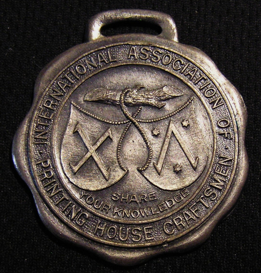 VTG INTERNATIONAL ASSOCIATION OF PRINTING HOUSE CRAFTSMEN IAPHC WATCH FOB MEDAL