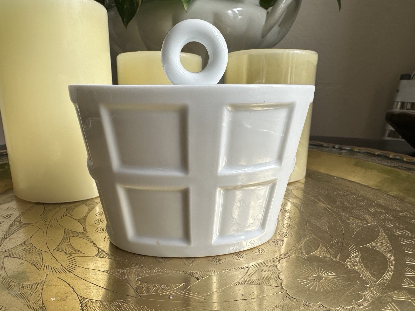Bernardaud Naxos Sugar Bowl White See Pictures - Chip Bernardaud Naxos Sugar Bowl White See Pictures - Chip