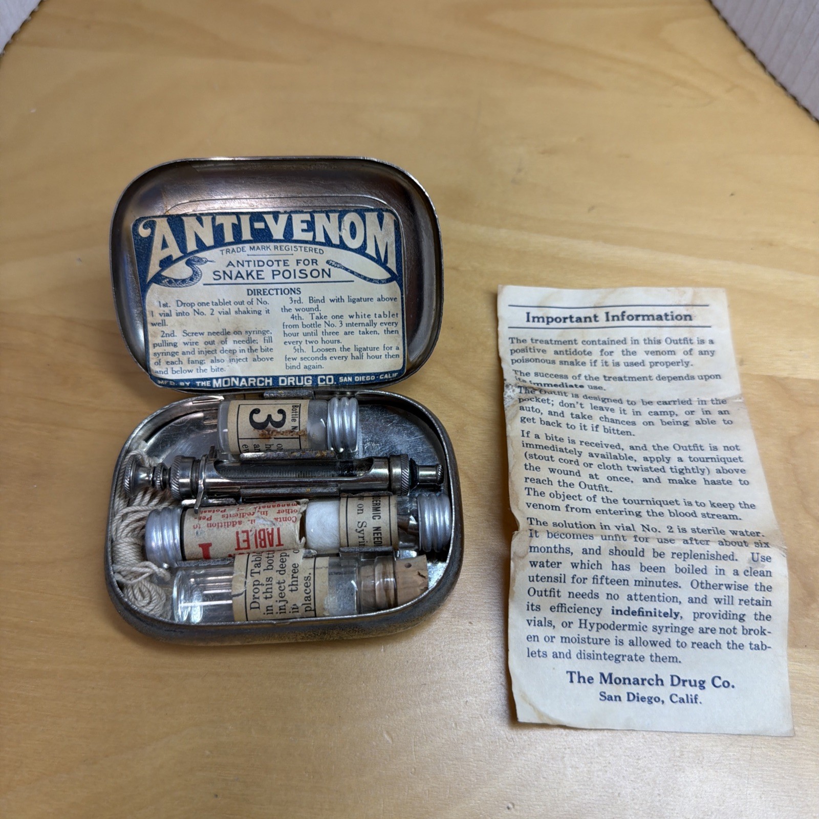 Antique Monarch Drug Co ANTI-VENOM Snake Bite Tin Kit from 1920's~1930's US Made