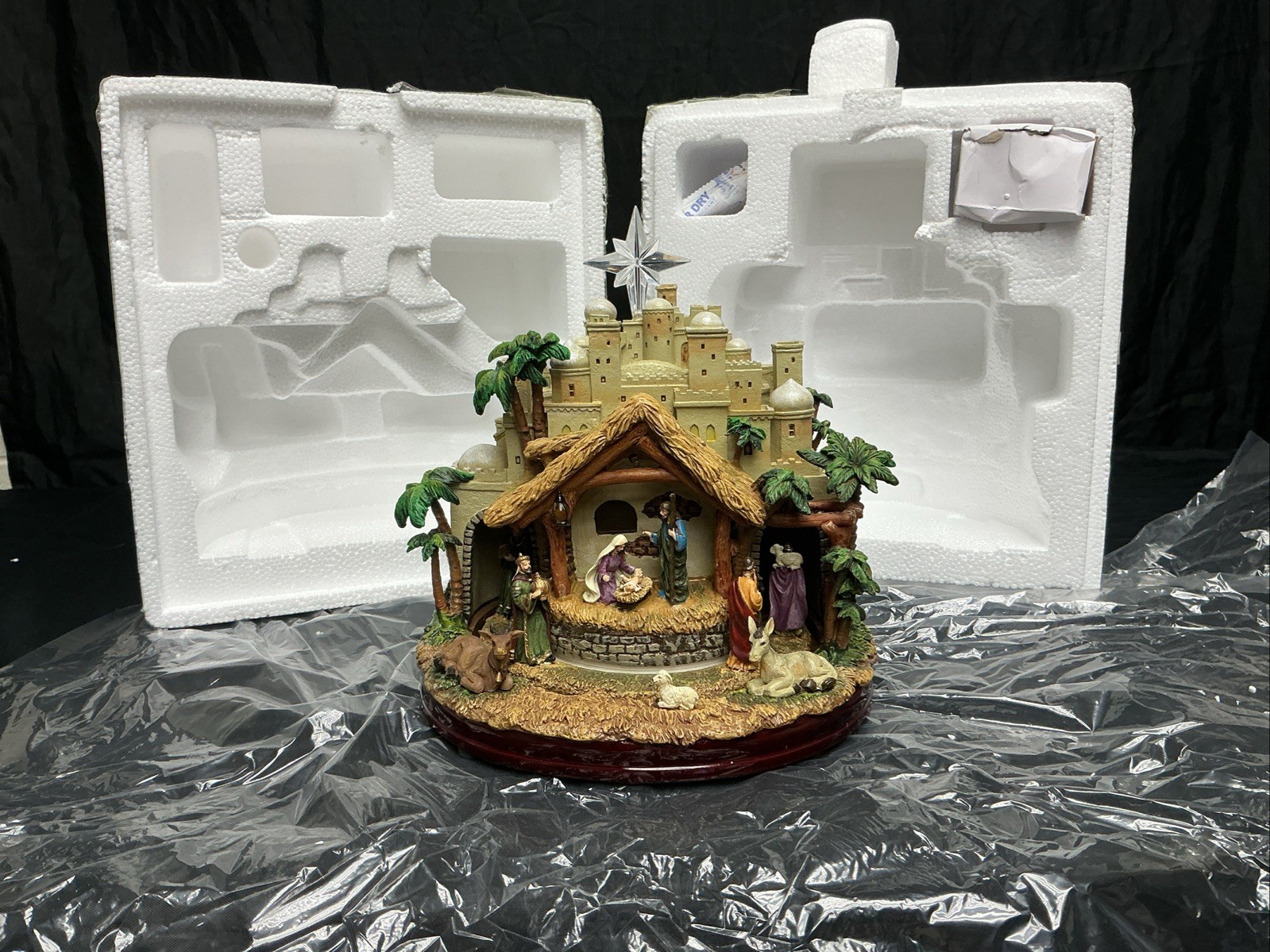Thomas Kinkade Following The Star Nativity Musical Sculpture w/ Motion & Lights
