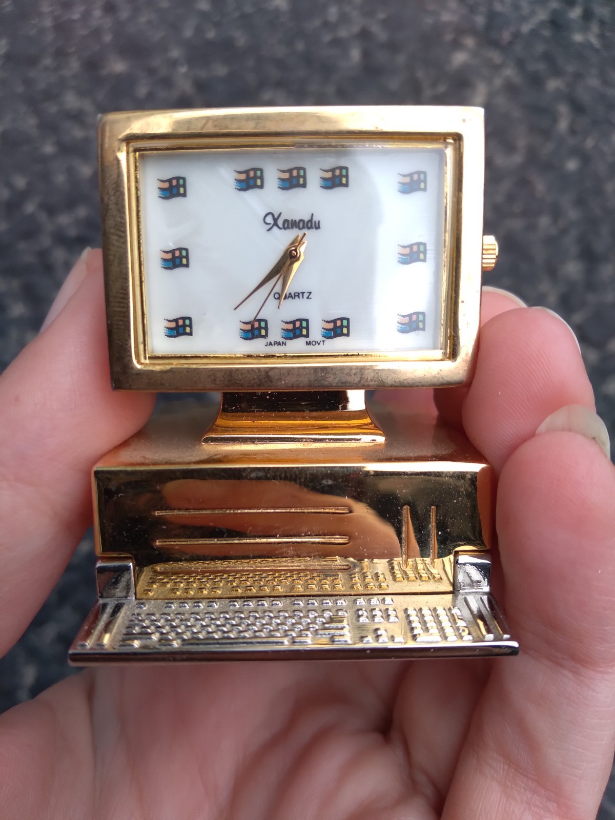 Vintage Xanadu Computer Desk Clock Windows LOGO Gold Tone