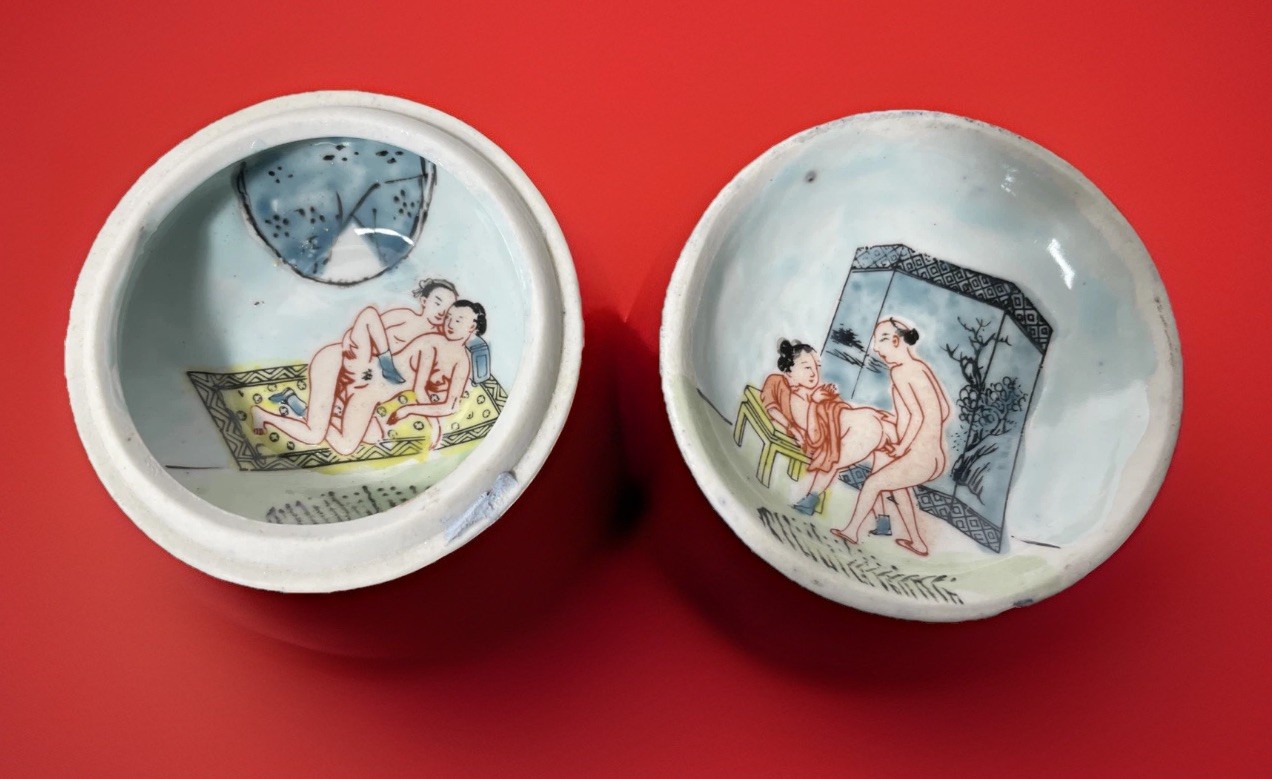 RARE ANTIQUE Blue and White Japanese Shunga Paste Dishes Erotic Themed Lid Dish RARE ANTIQUE Blue and White Japanese Shunga Paste Dishes Erotic Themed Lid Dish