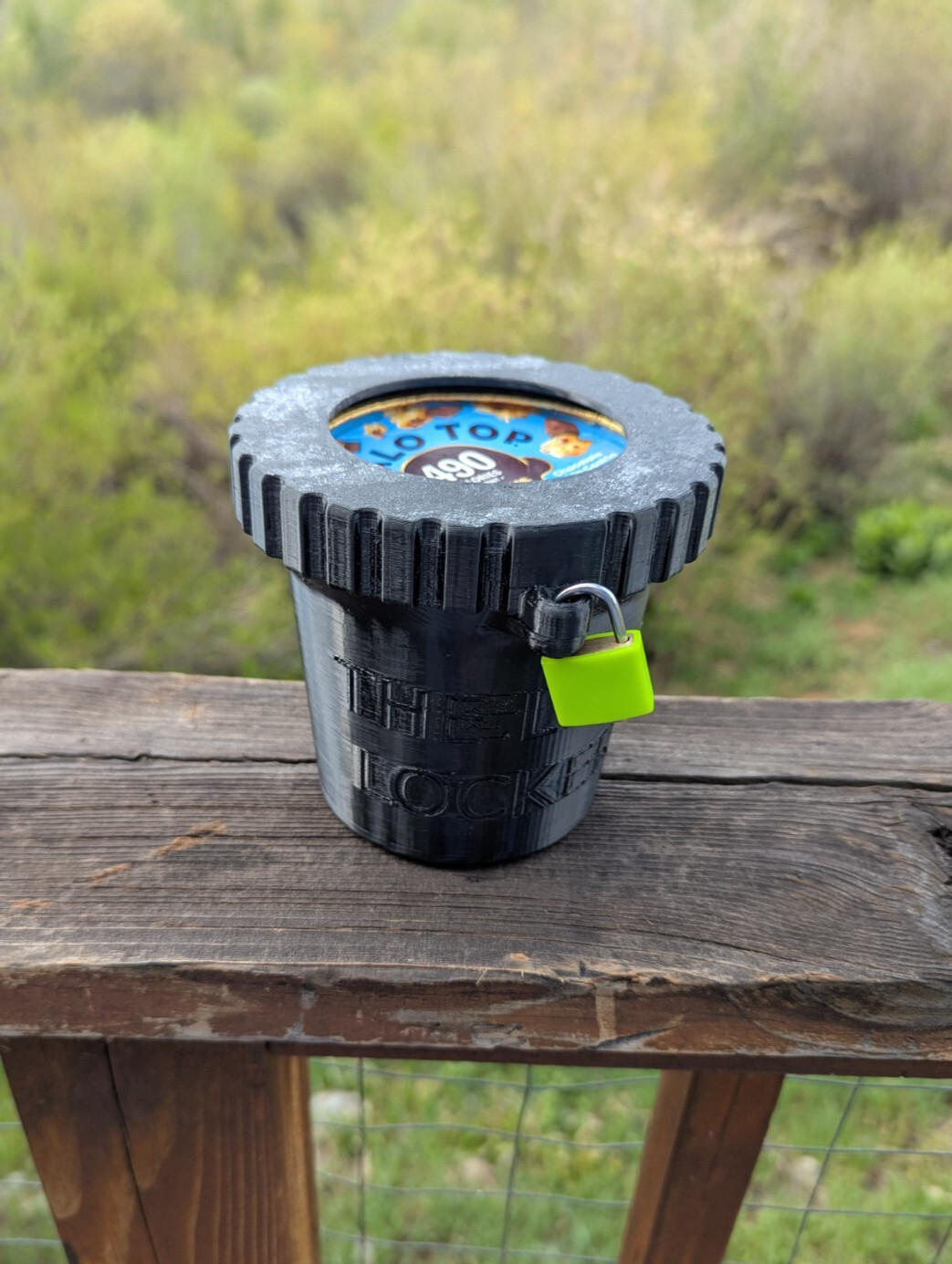 THE LICK LOCKER Ice Cream Pint Safe – Anti-Theft Locking Lid w/ Padlock & Keys