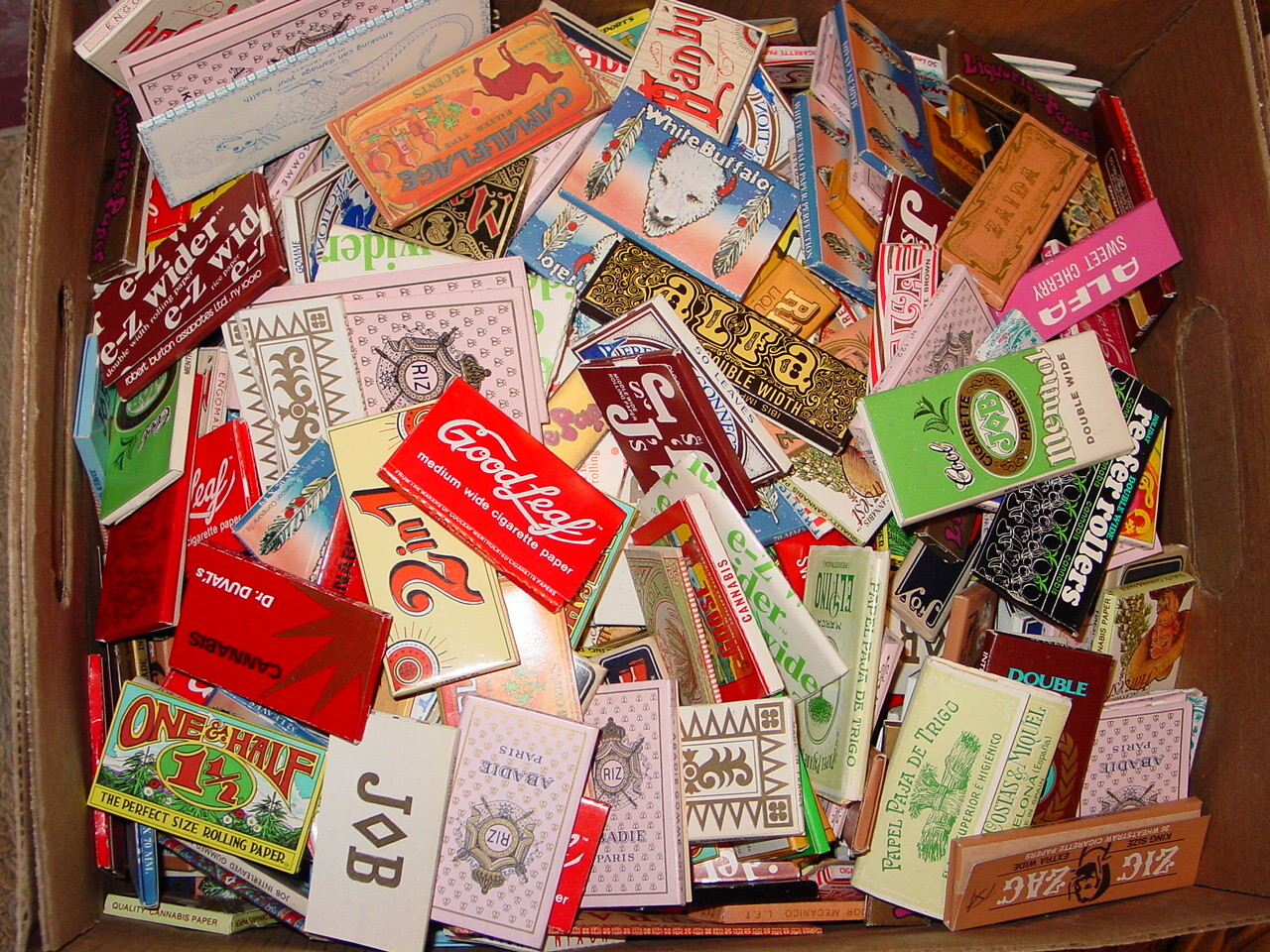 CIGARETTE ROLLING PAPERS VINTAGE 1970\'s STORED FRESH & DRY LOT of 50 SUPER SALE