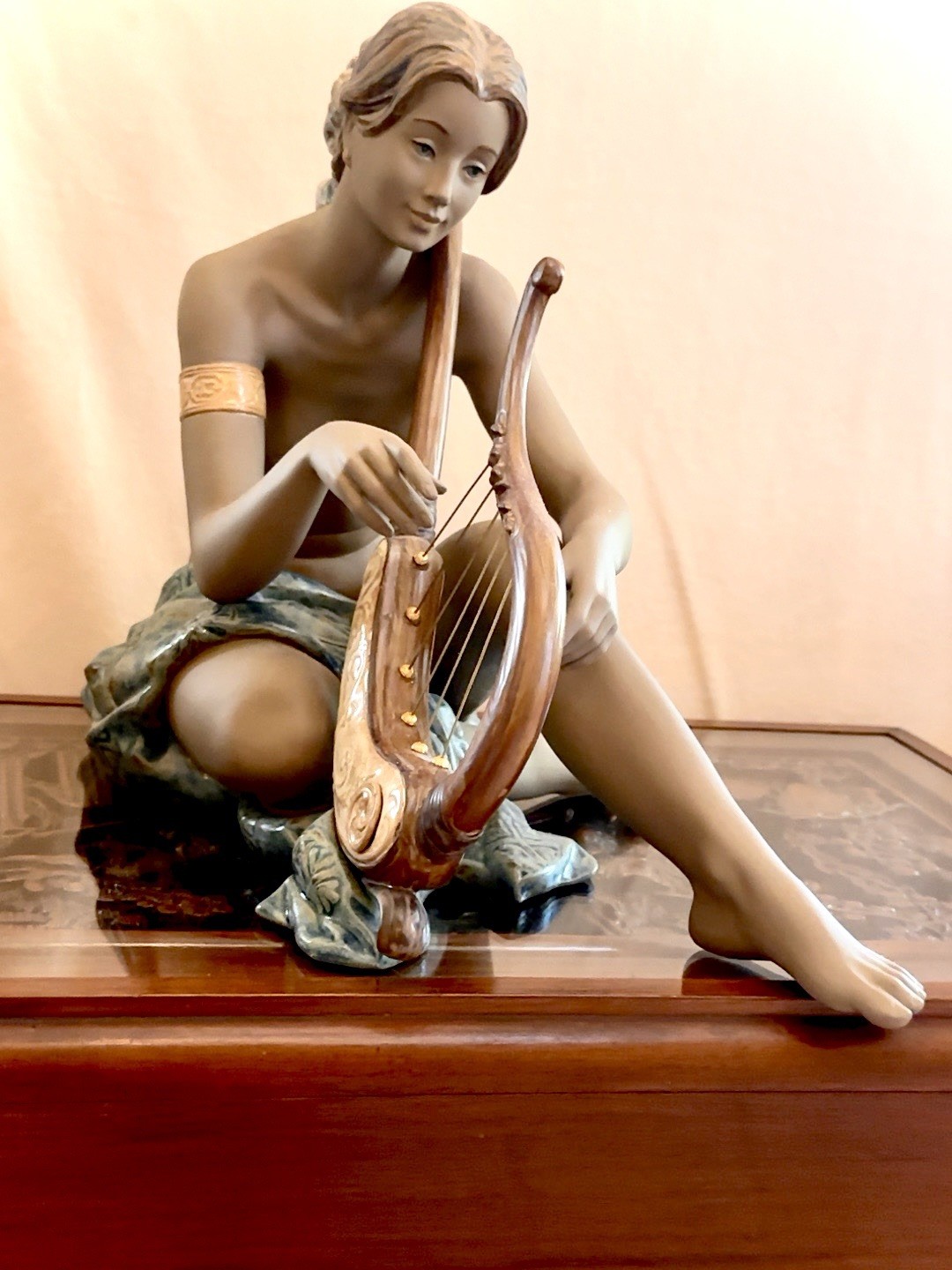 LLADRO Strings of the Heart #2438 Gres Harp Woman Retired MINT w/ Box LLADRO Strings of the Heart #2438 Gres Harp Woman Retired MINT w/ Box