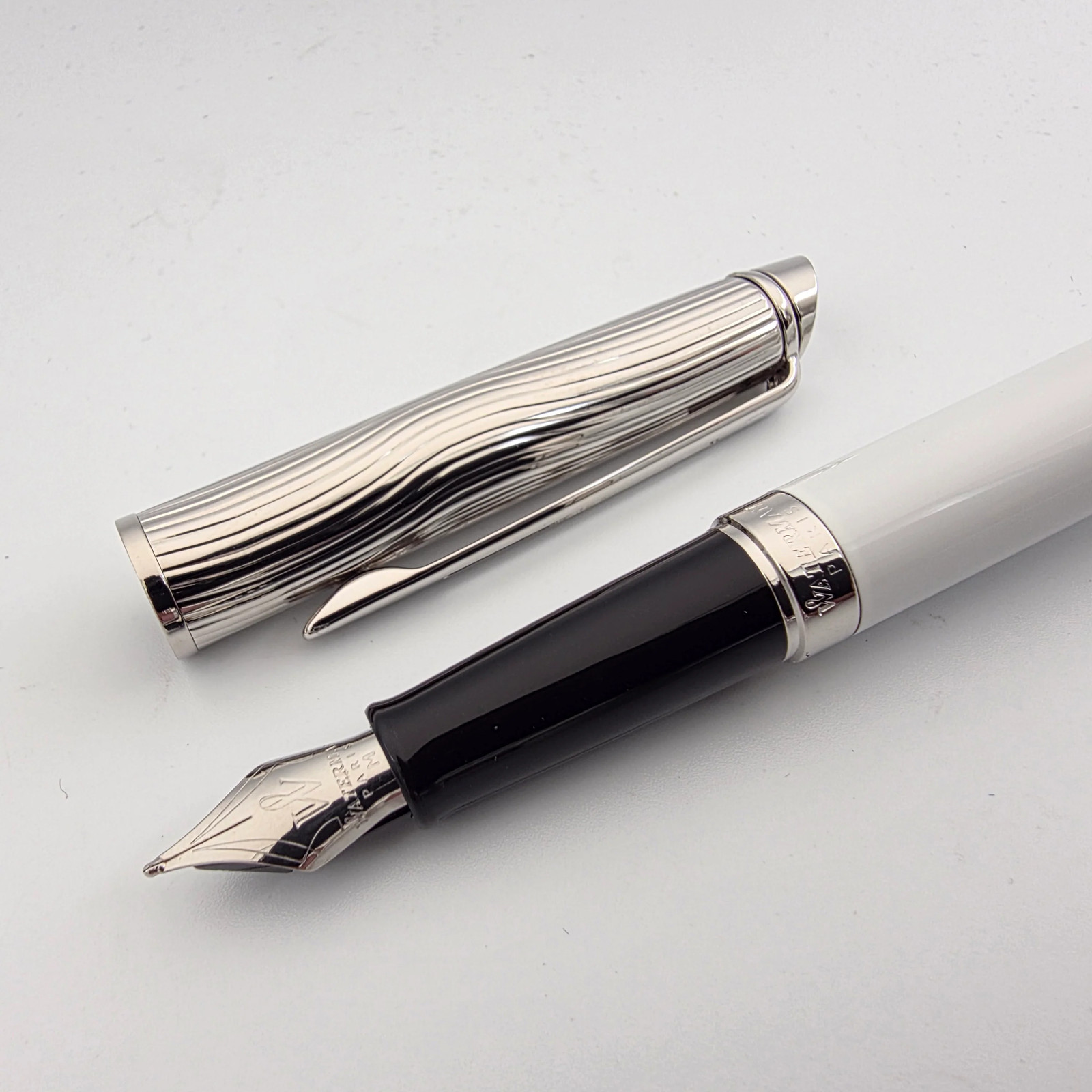 Waterman Hemisphere Deluxe White Wave Medium Fountain Pen (S0921270) NEW