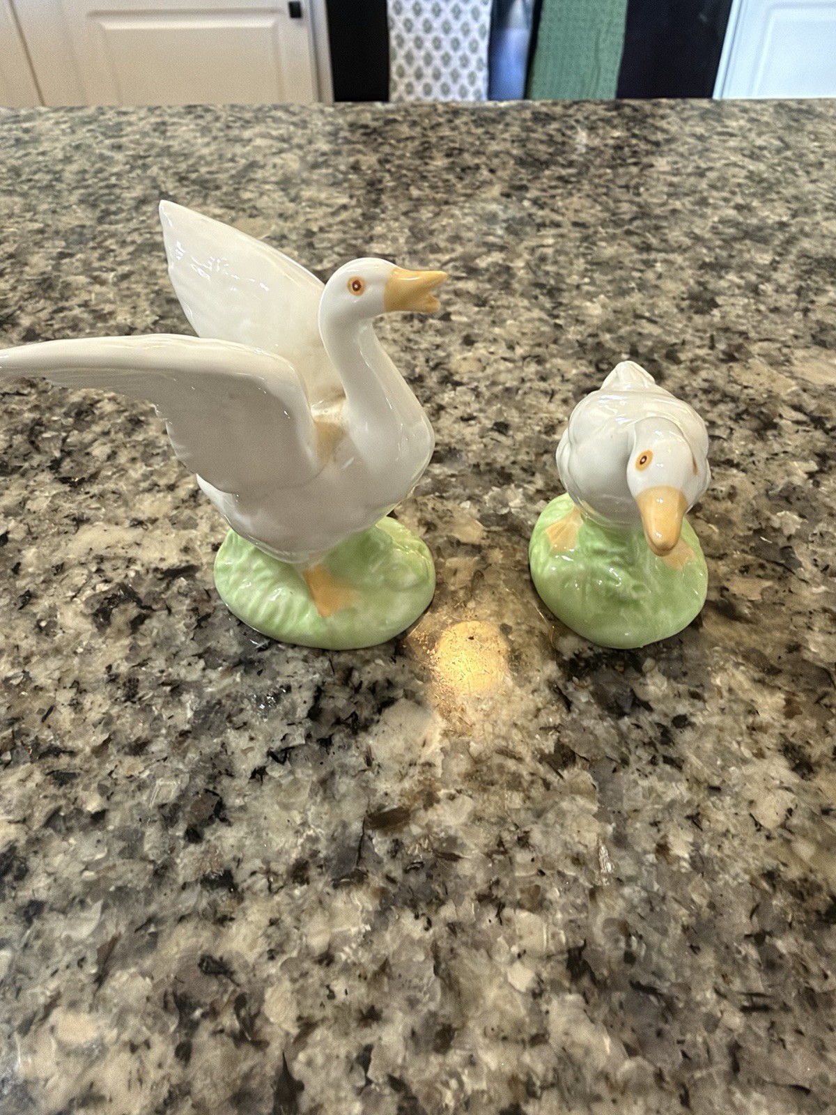 VTG 80’s GOOSE FIGURINES (2) CERAMIC 3” Taiwan