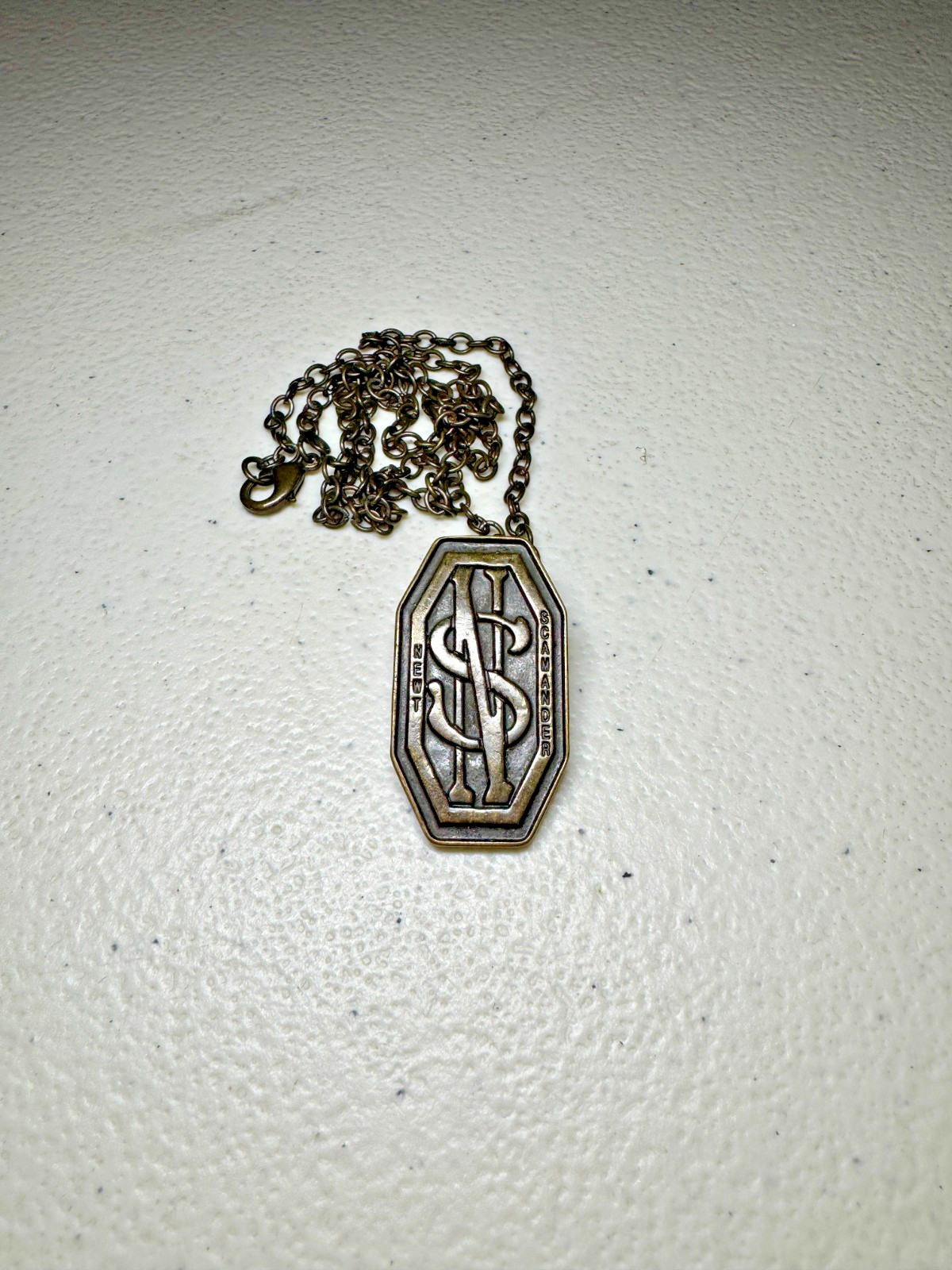 Warner Bros. Official Newt Scamander Monogram Necklace Pendant & Pin - HP Wizard Warner Bros. Official Newt Scamander Monogram Necklace Pendant & Pin - HP Wizard