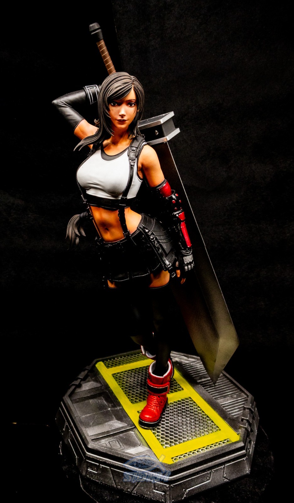 Tifa Lockhart Final Fantasy Resin Figure Pro Painted 1/6 Scale + Signed COA