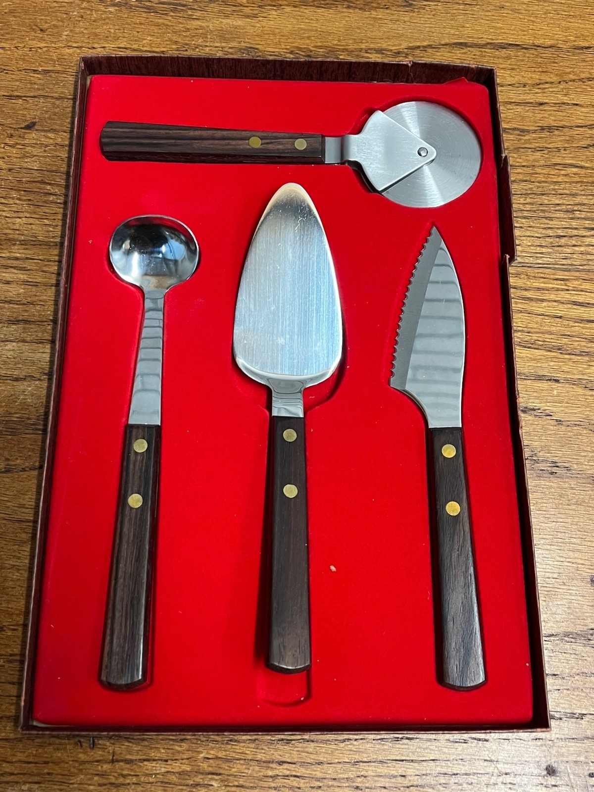 Vintage MCM Burnco Serving Utensil 4pc Set Teak Wood Pizza Cutter Spatula ++ Vintage MCM Burnco Serving Utensil 4pc Set Teak Wood Pizza Cutter Spatula ++