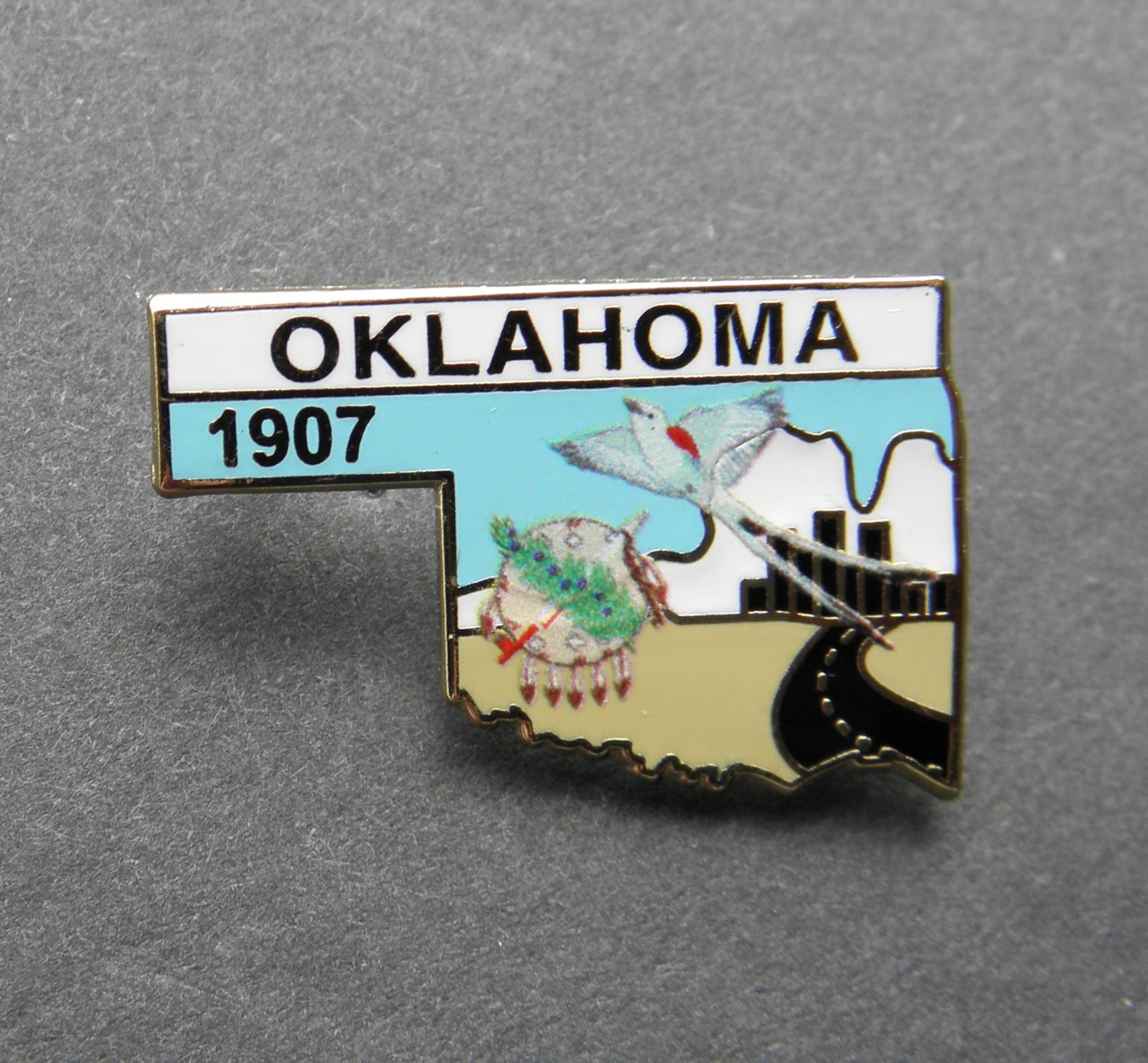 OKLAHOMA STATE 1907 MAP LAPEL PIN BADGE 1 INCH