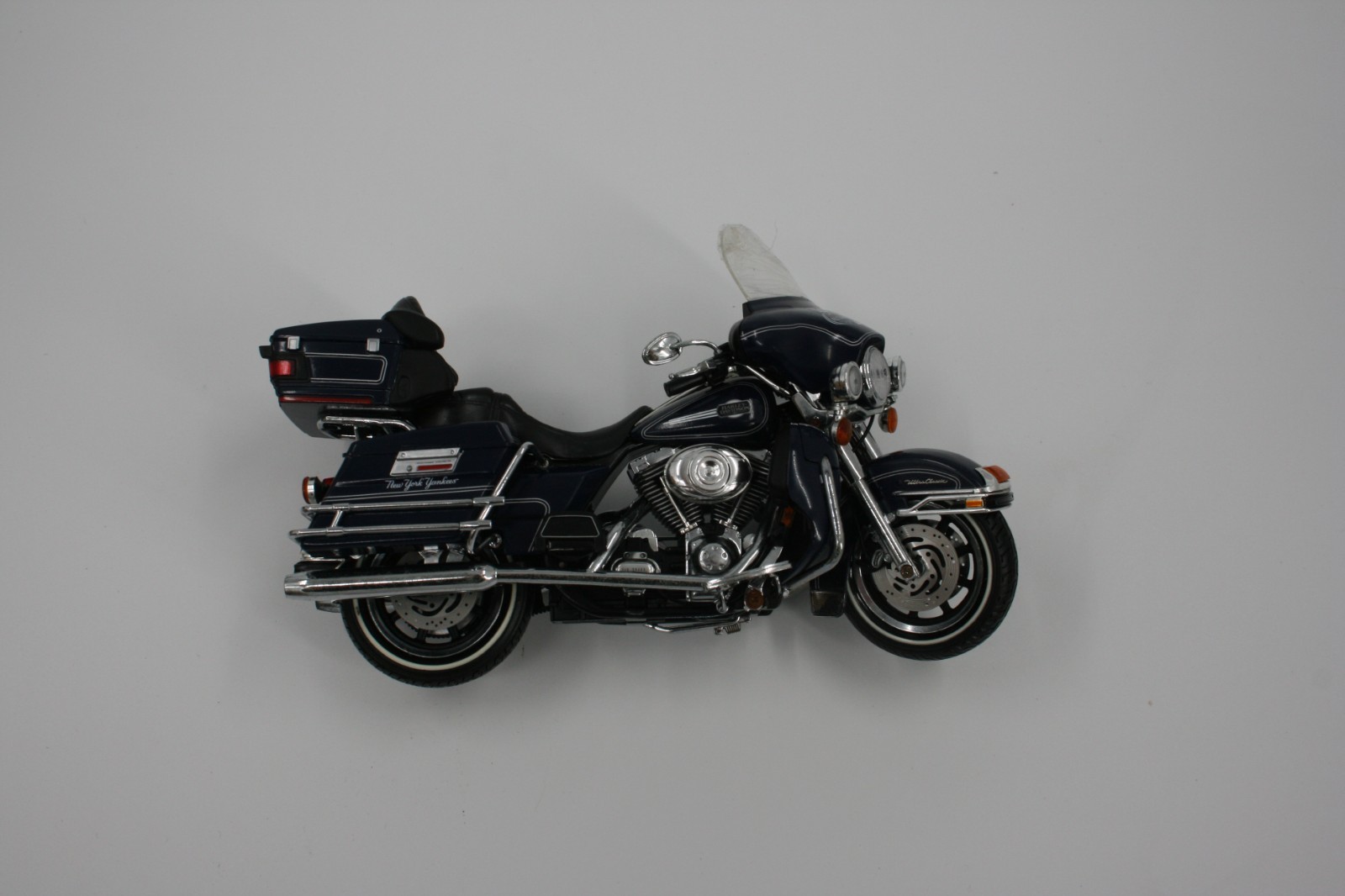 ERTL - MLB Harley Davidson - 1:12 Diecast Metal Replica - New York Yankees ERTL - MLB Harley Davidson - 1:12 Diecast Metal Replica - New York Yankees