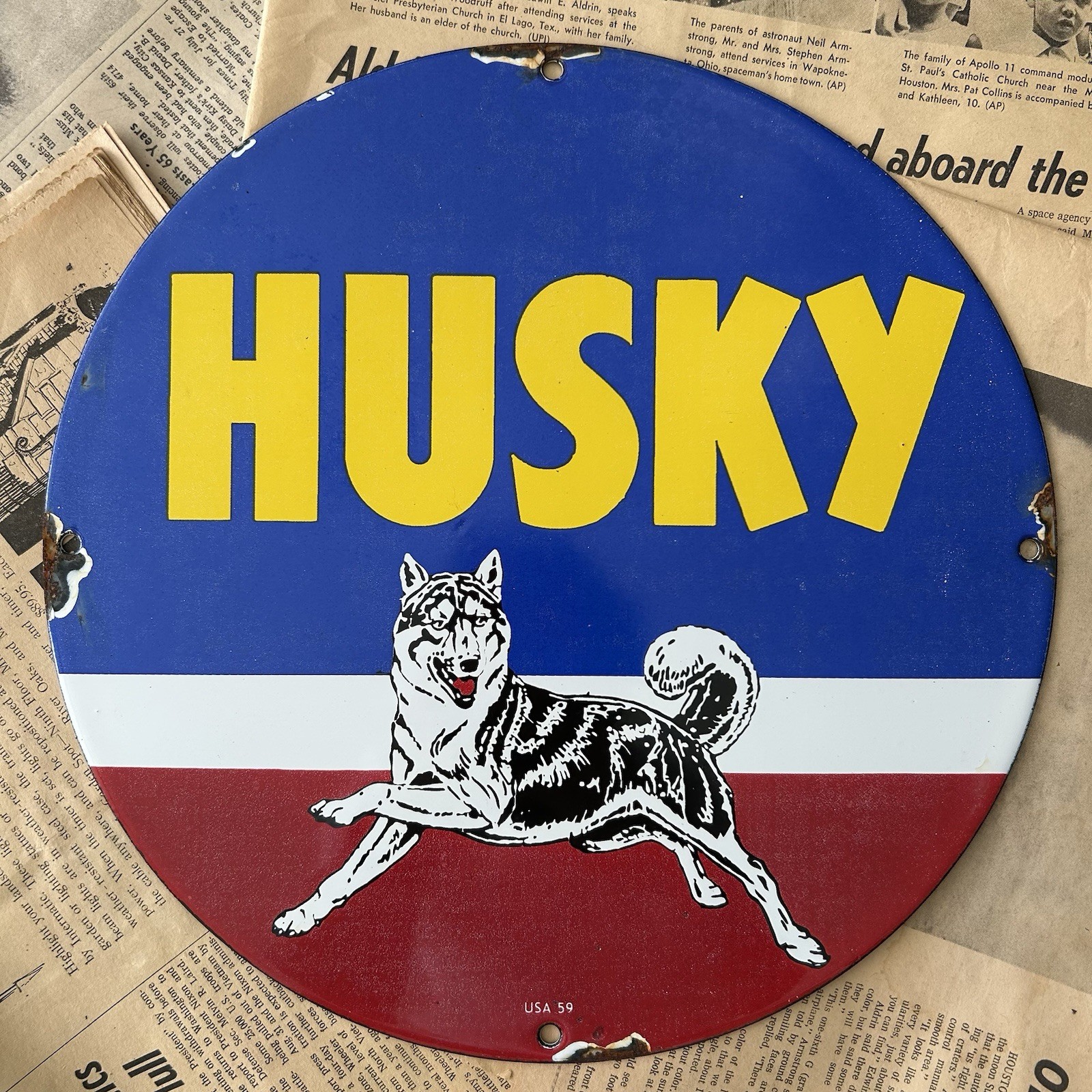 VINTAGE 1959 HUSKY MOTOR OIL GASOLINE 12 INCH PORCELAIN ENAMEL SIGN