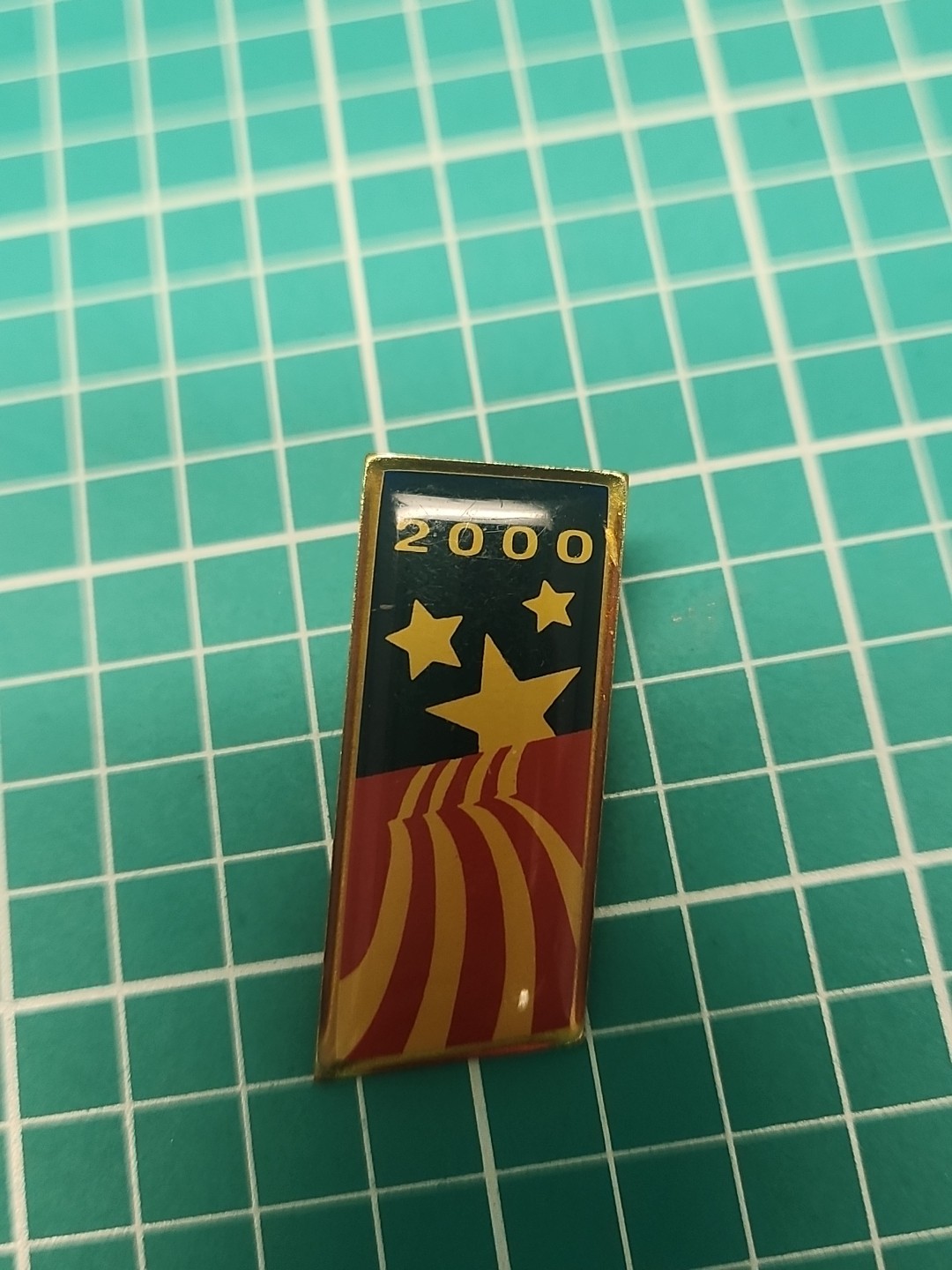 Vtg 2000 🇺🇸 Made In Usa Gold Tone Lapel Pin Vtg 2000 🇺🇸 Made In Usa Gold Tone Lapel Pin
