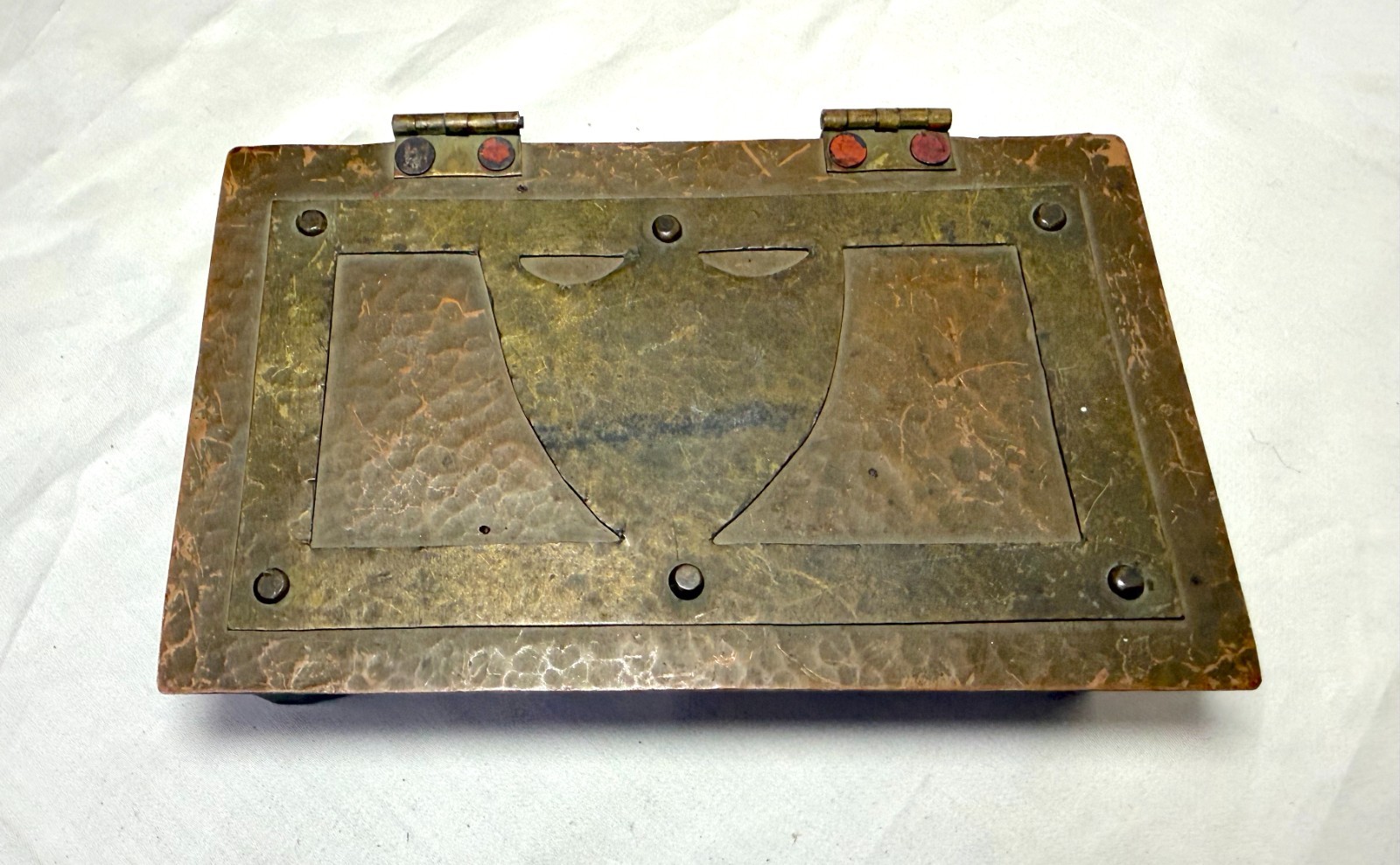Antique handmade Arts & Crafts hammered thick copper brass footed dresser box Antique handmade Arts & Crafts hammered thick copper brass footed dresser box