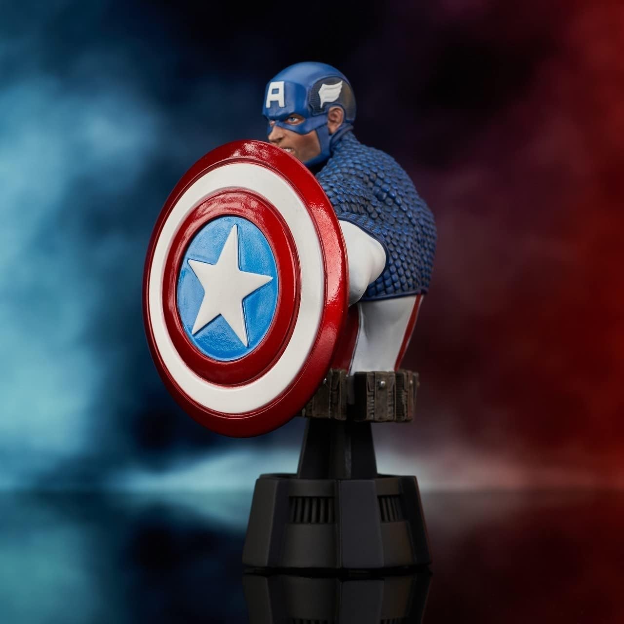 Diamond Select Toys Marvel Comics: Captain America 1:7 Scale Resin Bust Diamond Select Toys Marvel Comics: Captain America 1:7 Scale Resin Bust